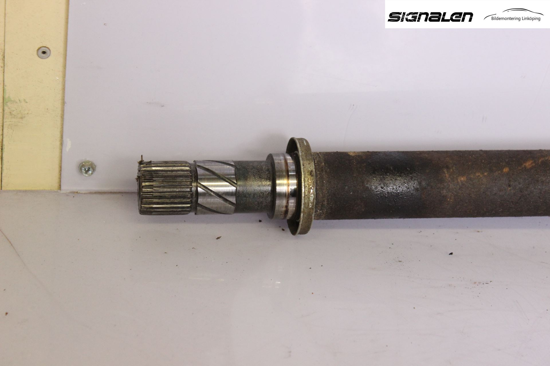Renault CLIO III  09-12 Drivaxel Fram Höger