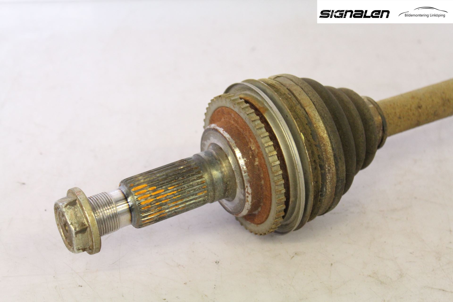 Toyota HI-ACE 06-12 Drivaxel Bak Vänster