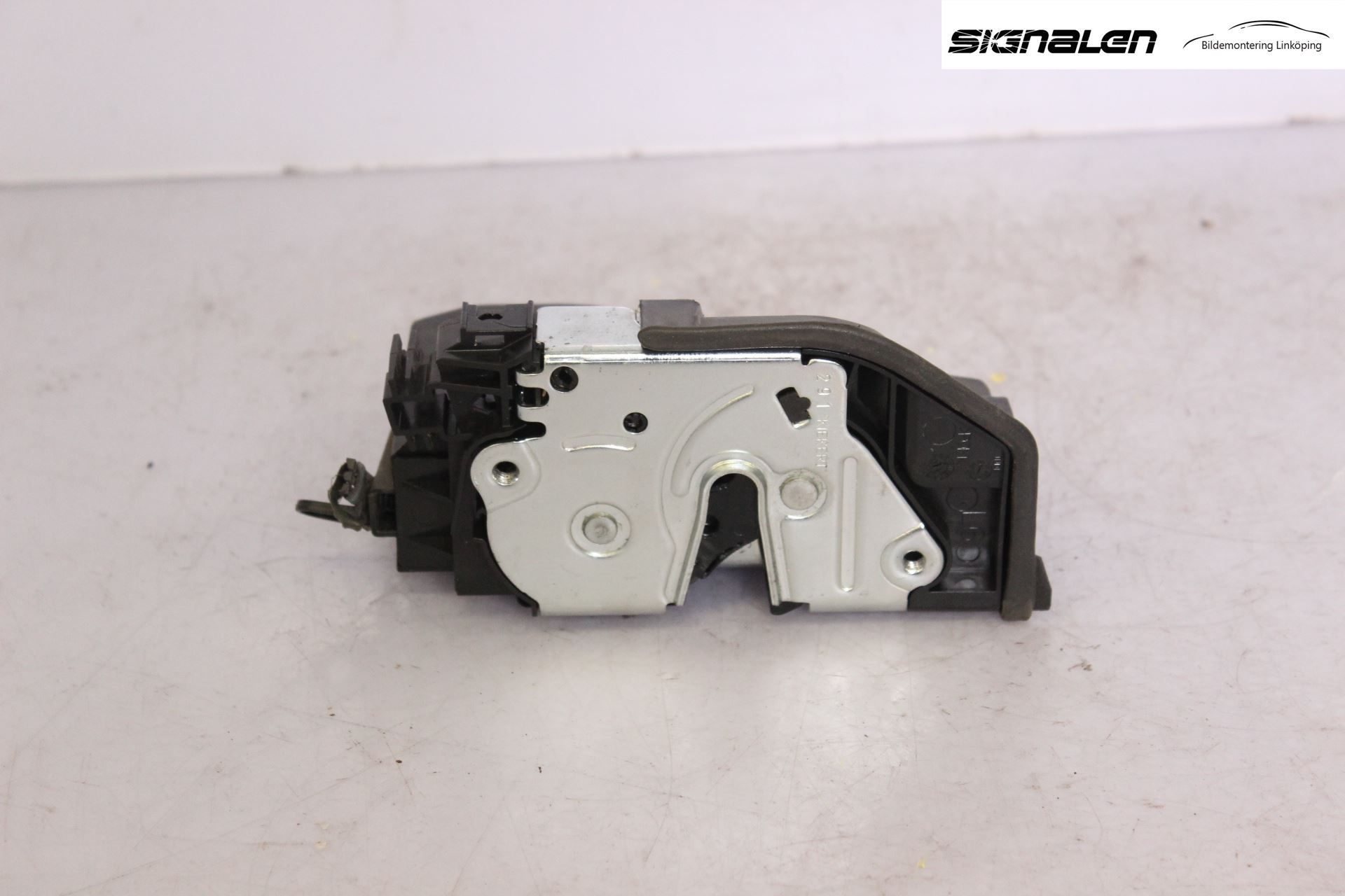 BMW 3 E90/91 SED/TOU 05-12 Låskista-Dörrlås