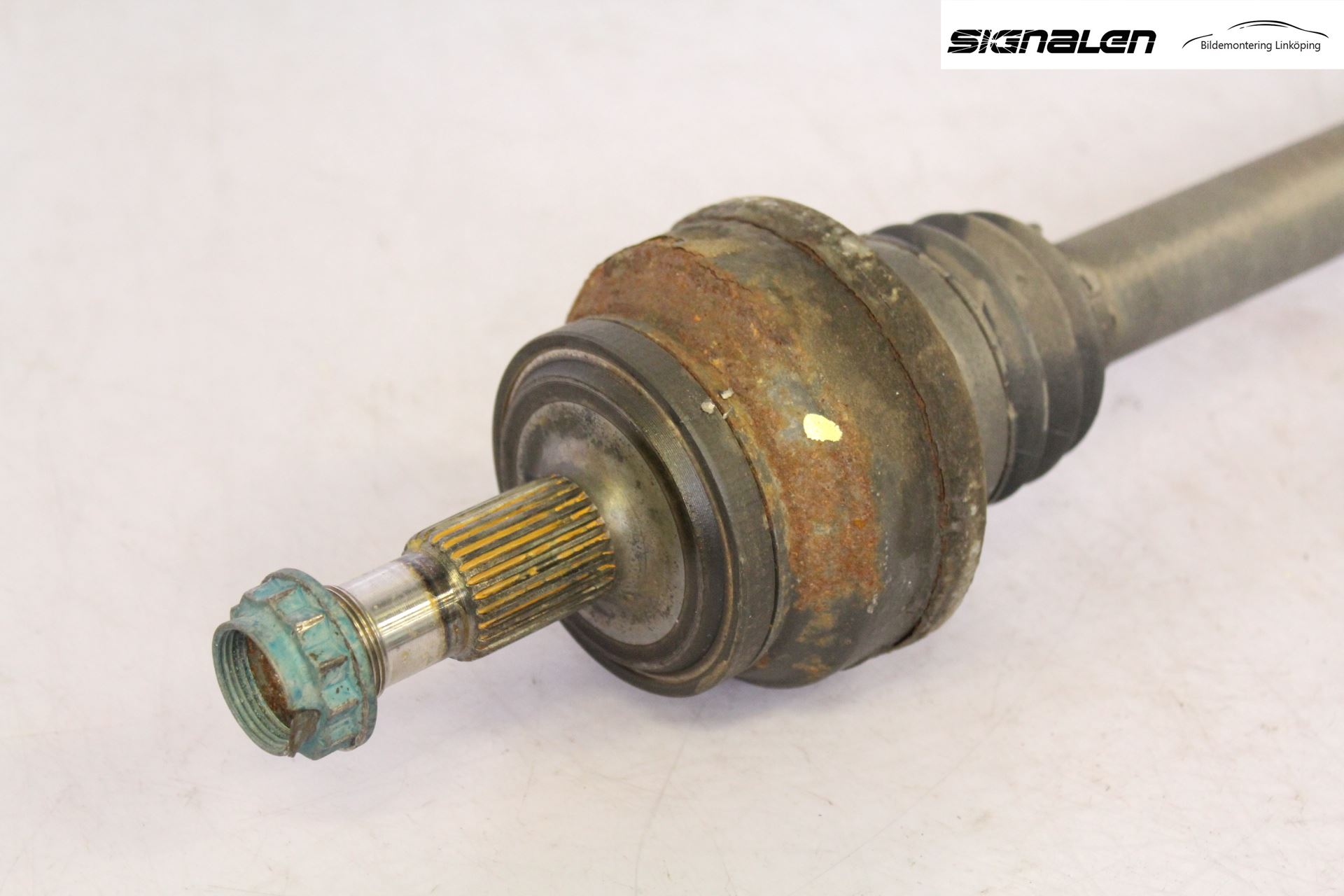 Mercedes-Benz MB E-KLASS (W212) 09-16 Drivaxel Bak Vänster
