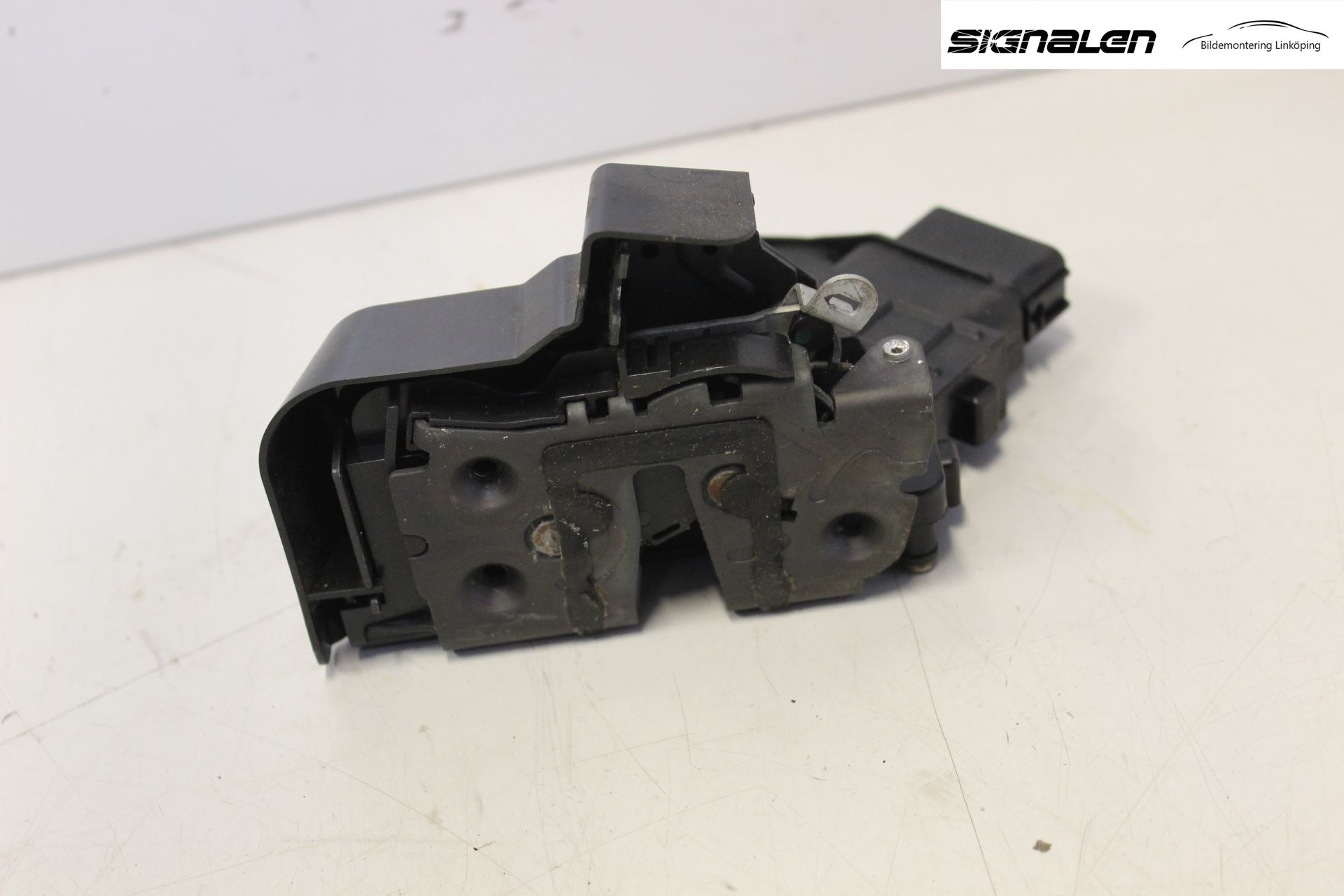 Ford FOCUS     04-07 Låskista-Dörrlås