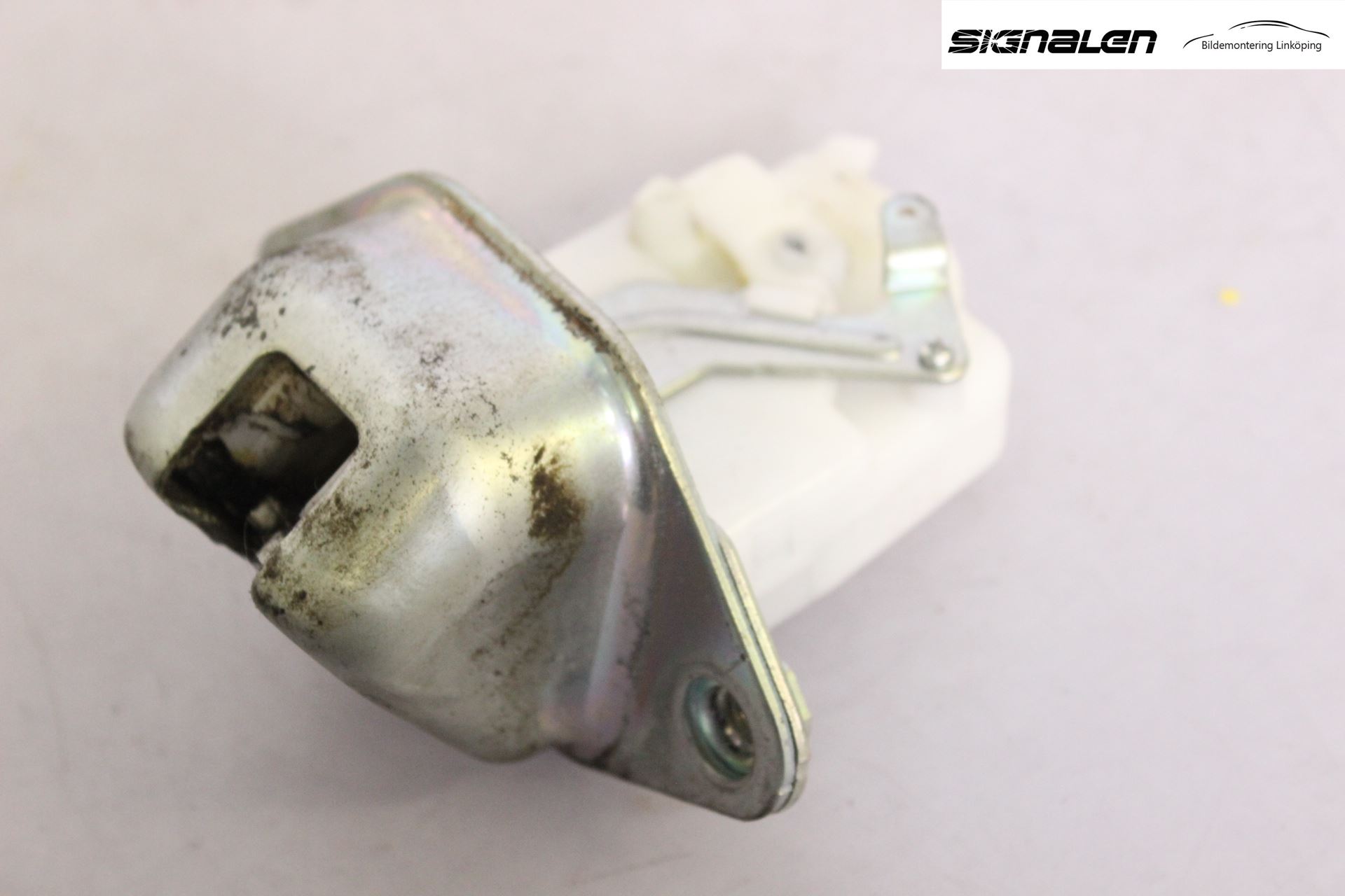 Subaru OUTBACK 10-15 Låskista Baklucka