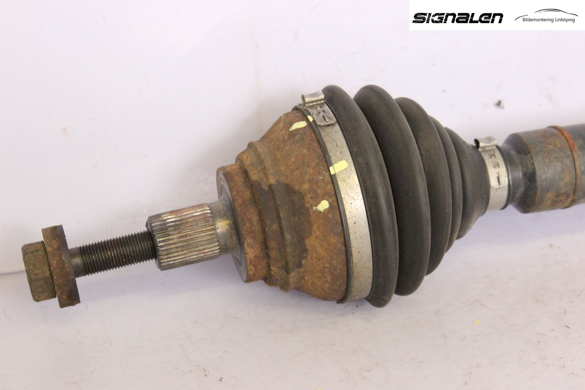Volkswagen VW CADDY      04-10 Drivaxel Fram Höger