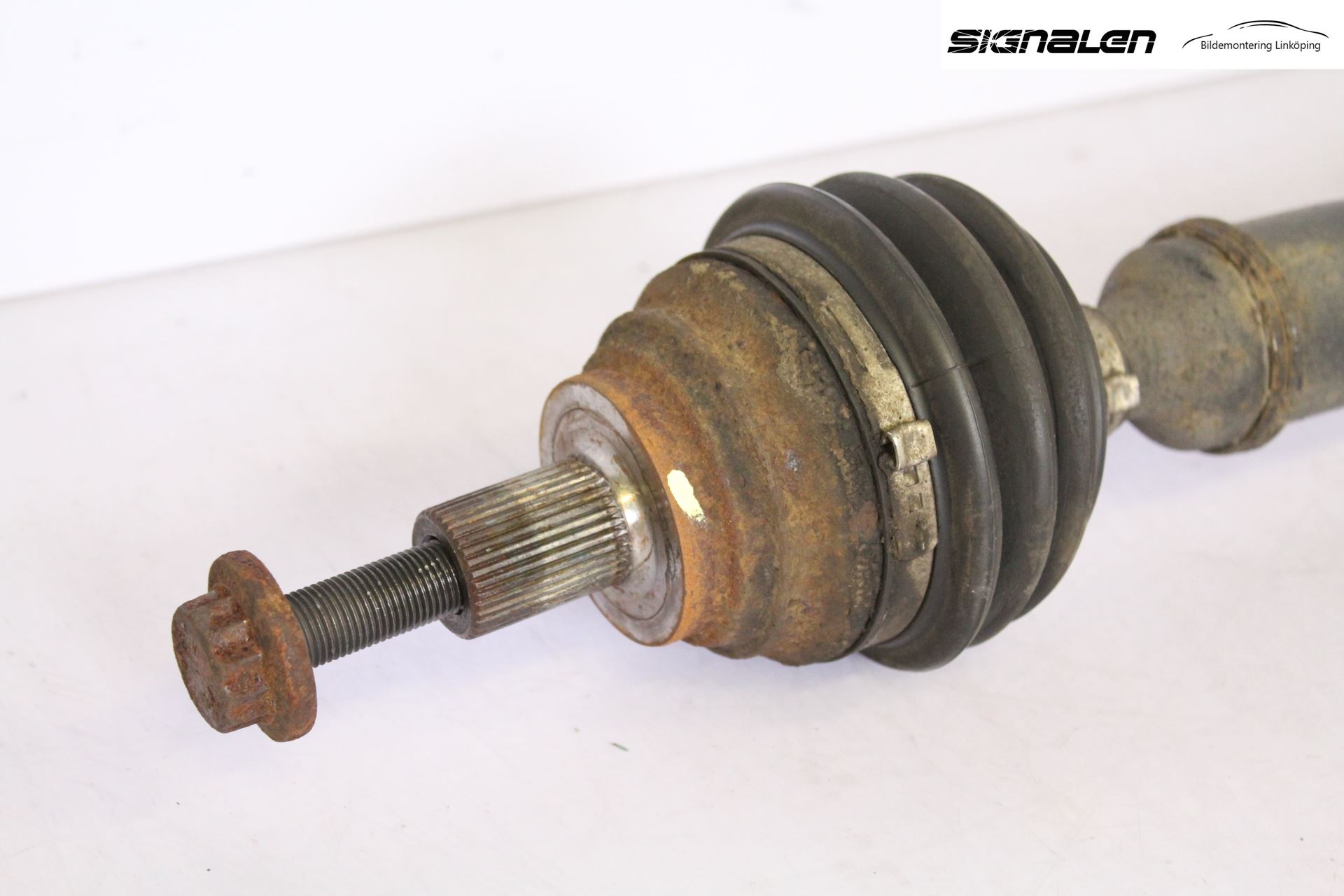 Volkswagen VW GOLF V 04-09 Drivaxel Fram Höger
