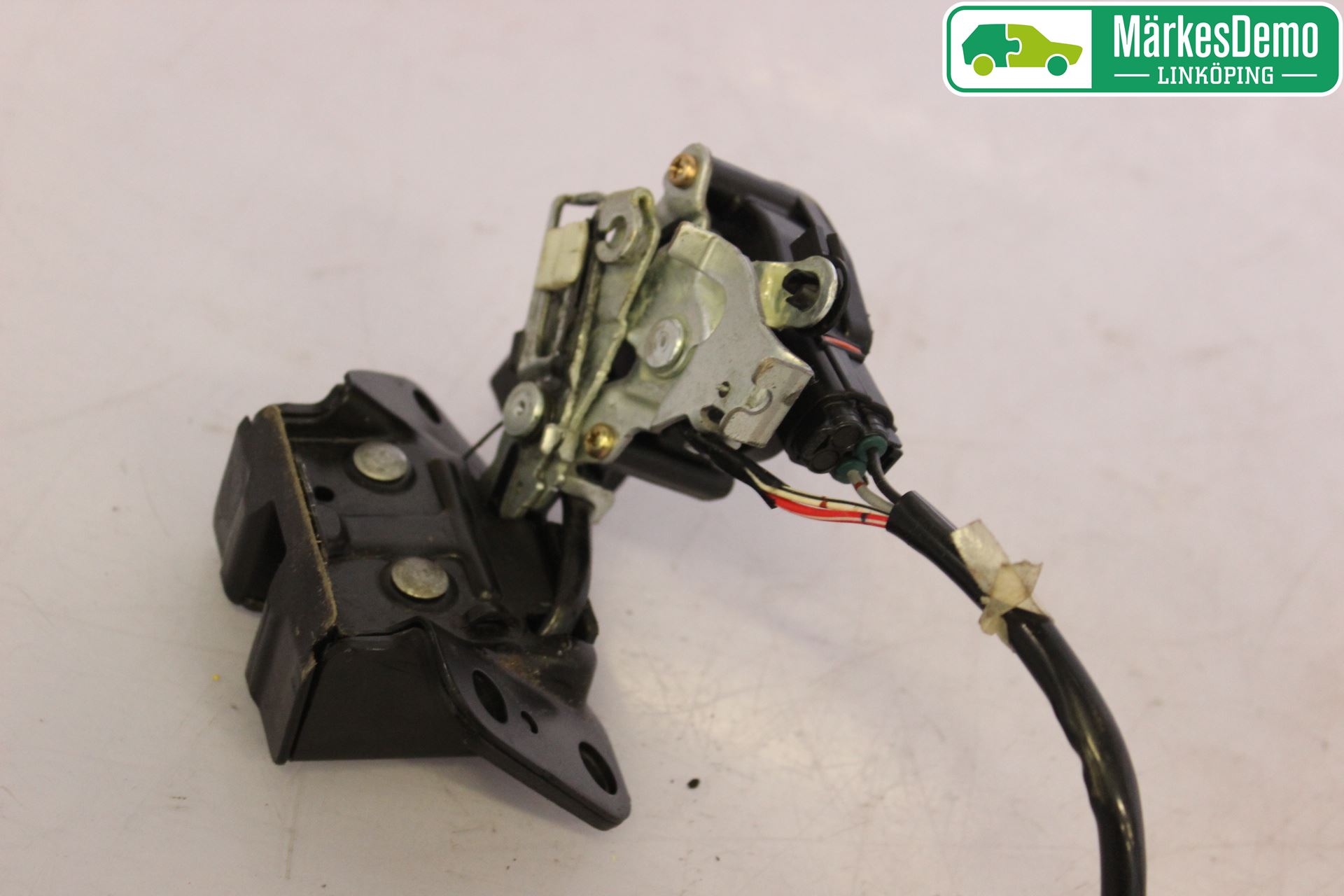 Toyota COROLLA 02-07 Låskista Baklucka