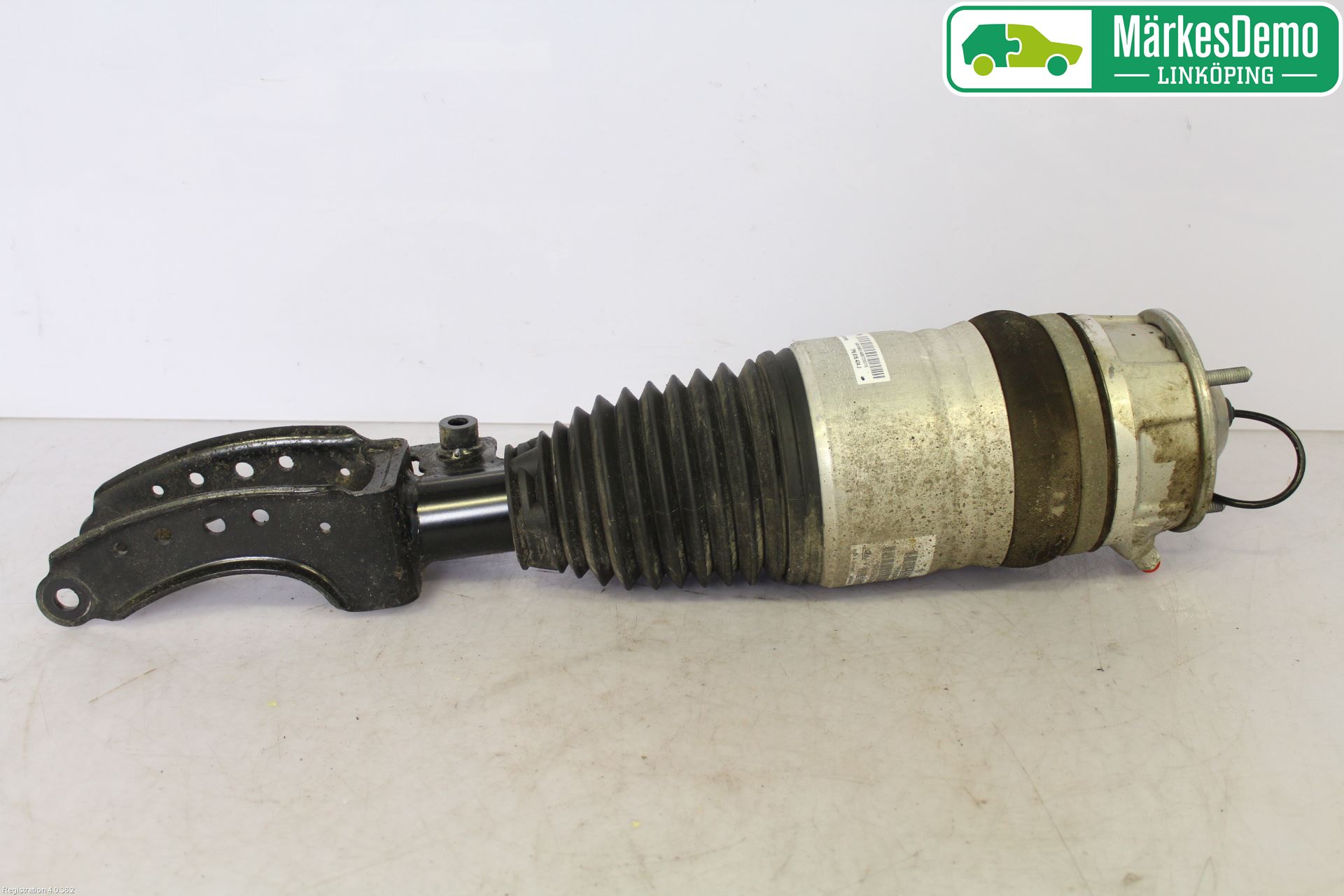 Volkswagen VW TOUAREG 7P 11-18 Fjäderben Fram Höger