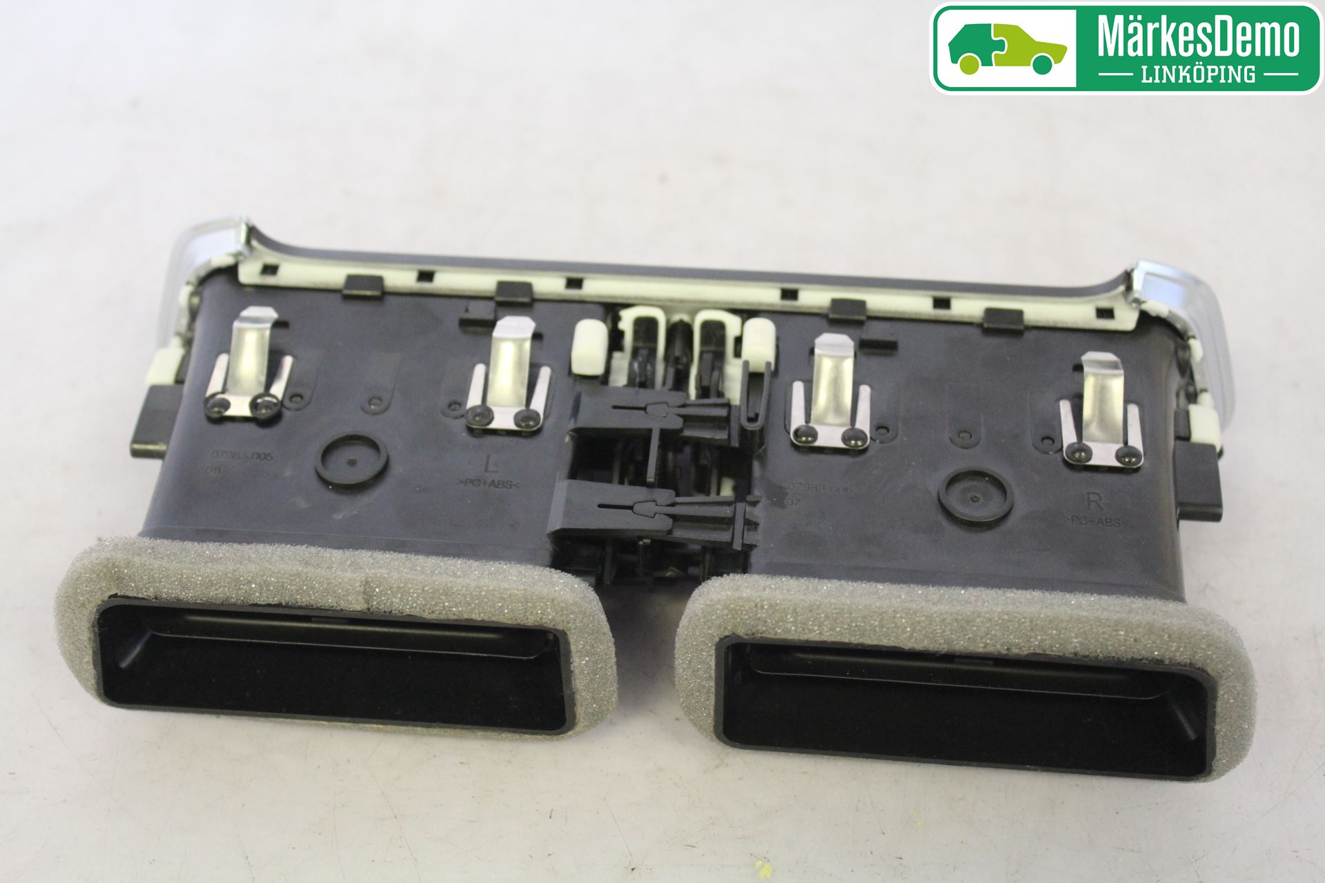 Porsche 911 64- Defrosterkanal-Munstycke