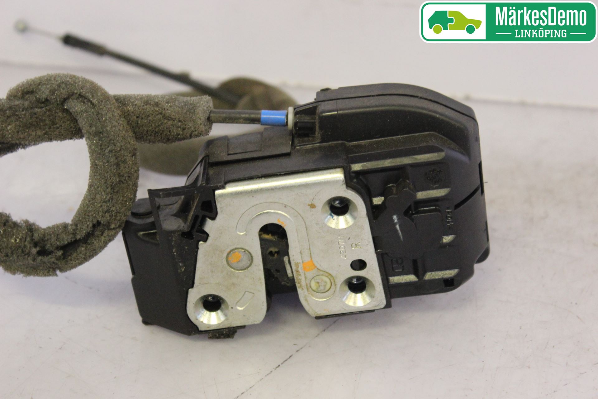 Nissan NAVARA 05-16 Låskista-Dörrlås