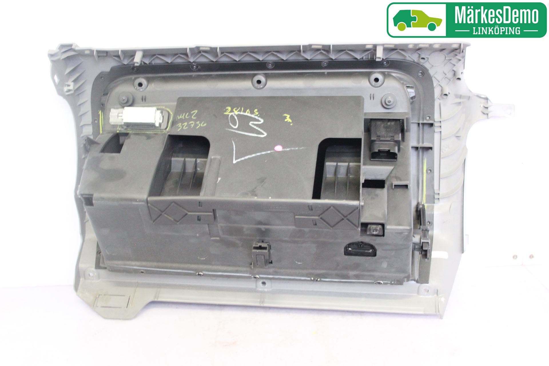 Volkswagen VW GOLF V 04-09 Handskfack