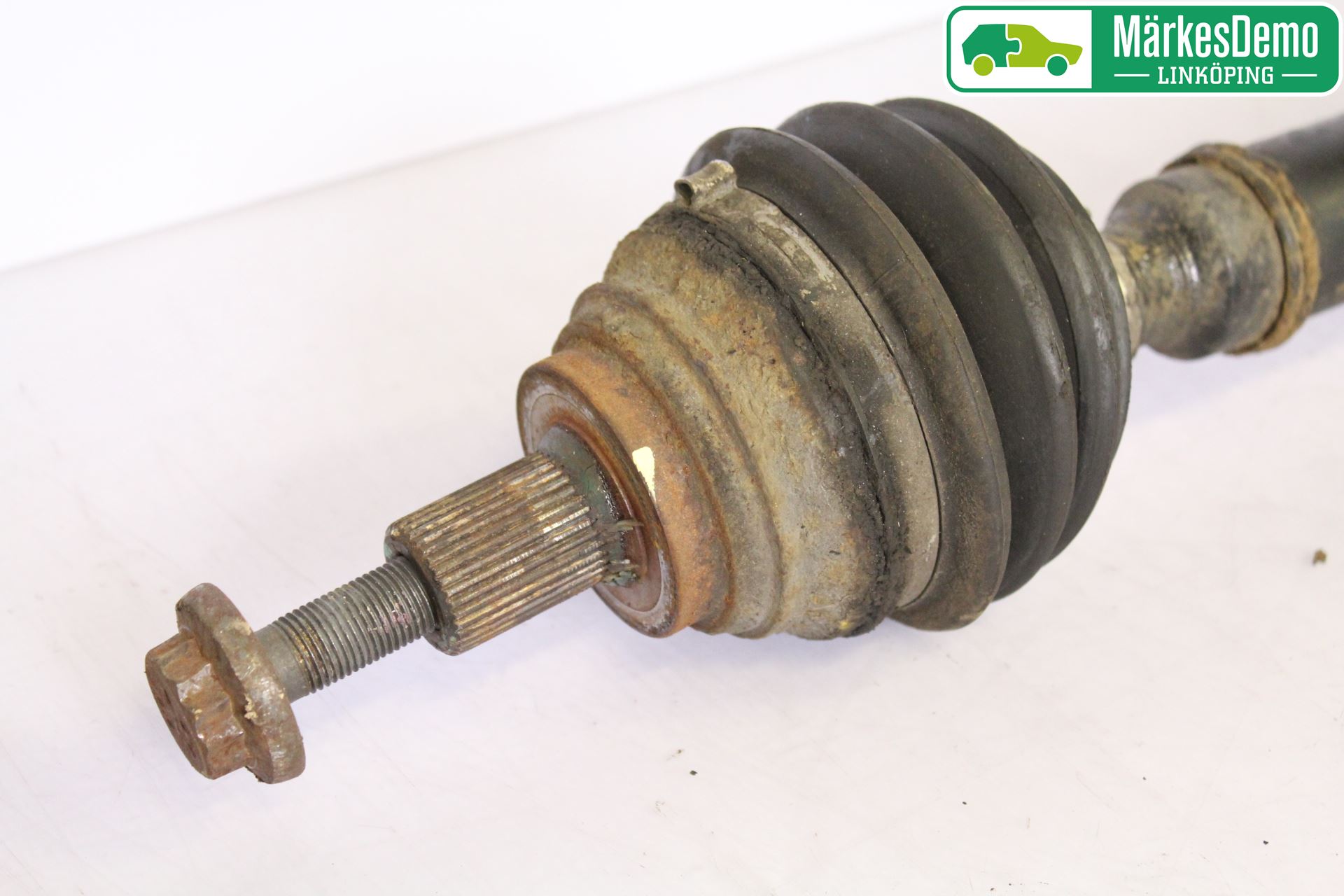 Volkswagen VW GOLF V 04-09 Drivaxel Fram Höger