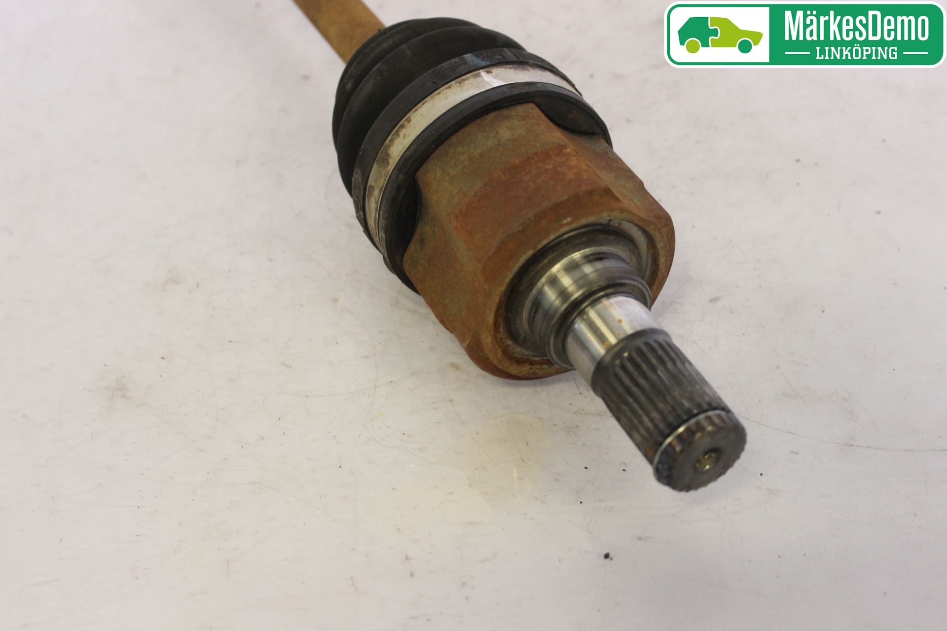Hyundai i20 PB 09-14 Drivaxel Fram Vänster