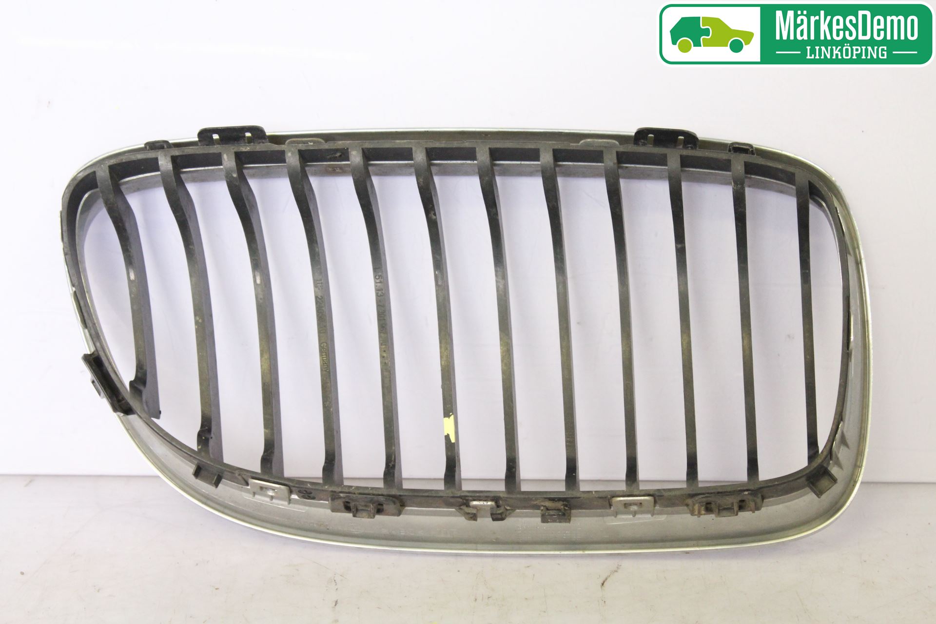 BMW 3 E90/91 SED/TOU 05-12 Grilldel Vänster