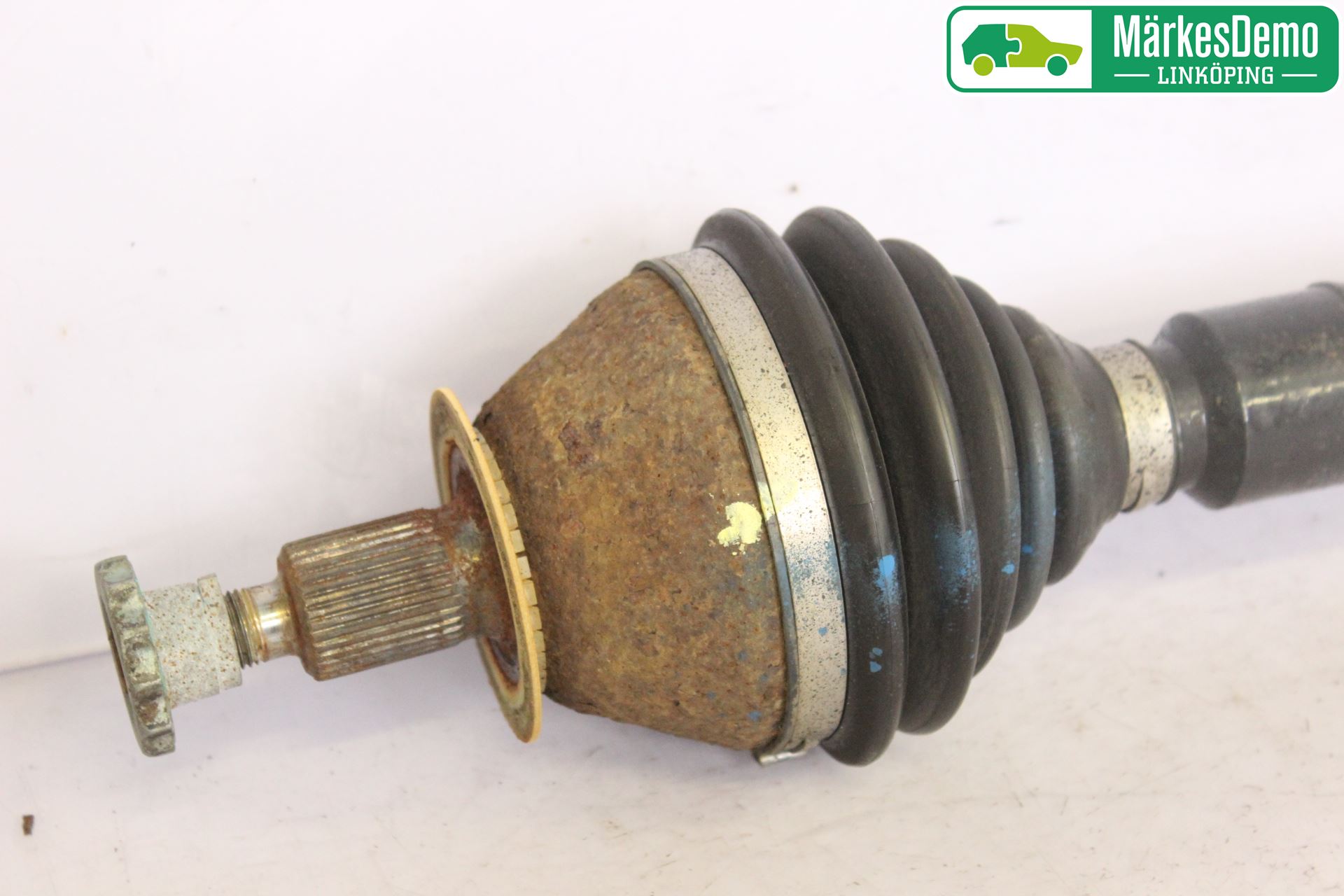 Volkswagen VW POLO 10-17 Drivaxel Fram Höger