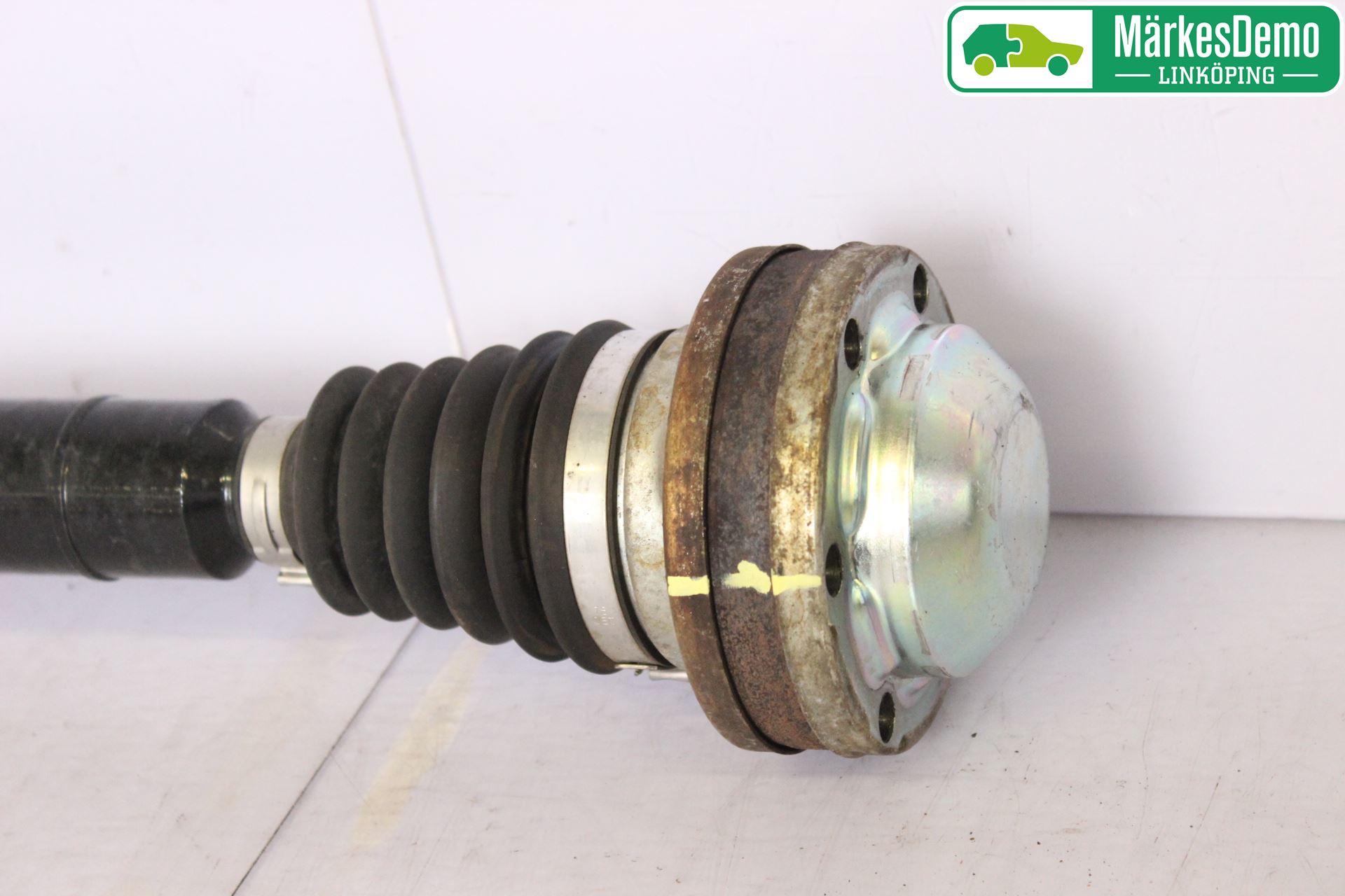 Volkswagen VW POLO 10-17 Drivaxel Fram Höger