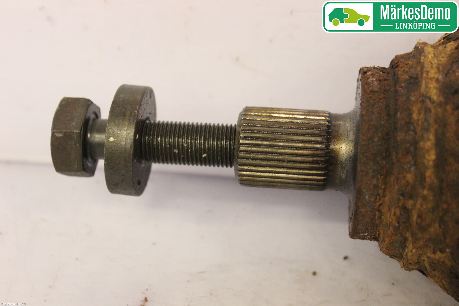 Volkswagen VW CADDY      04-10 Drivaxel Fram Höger