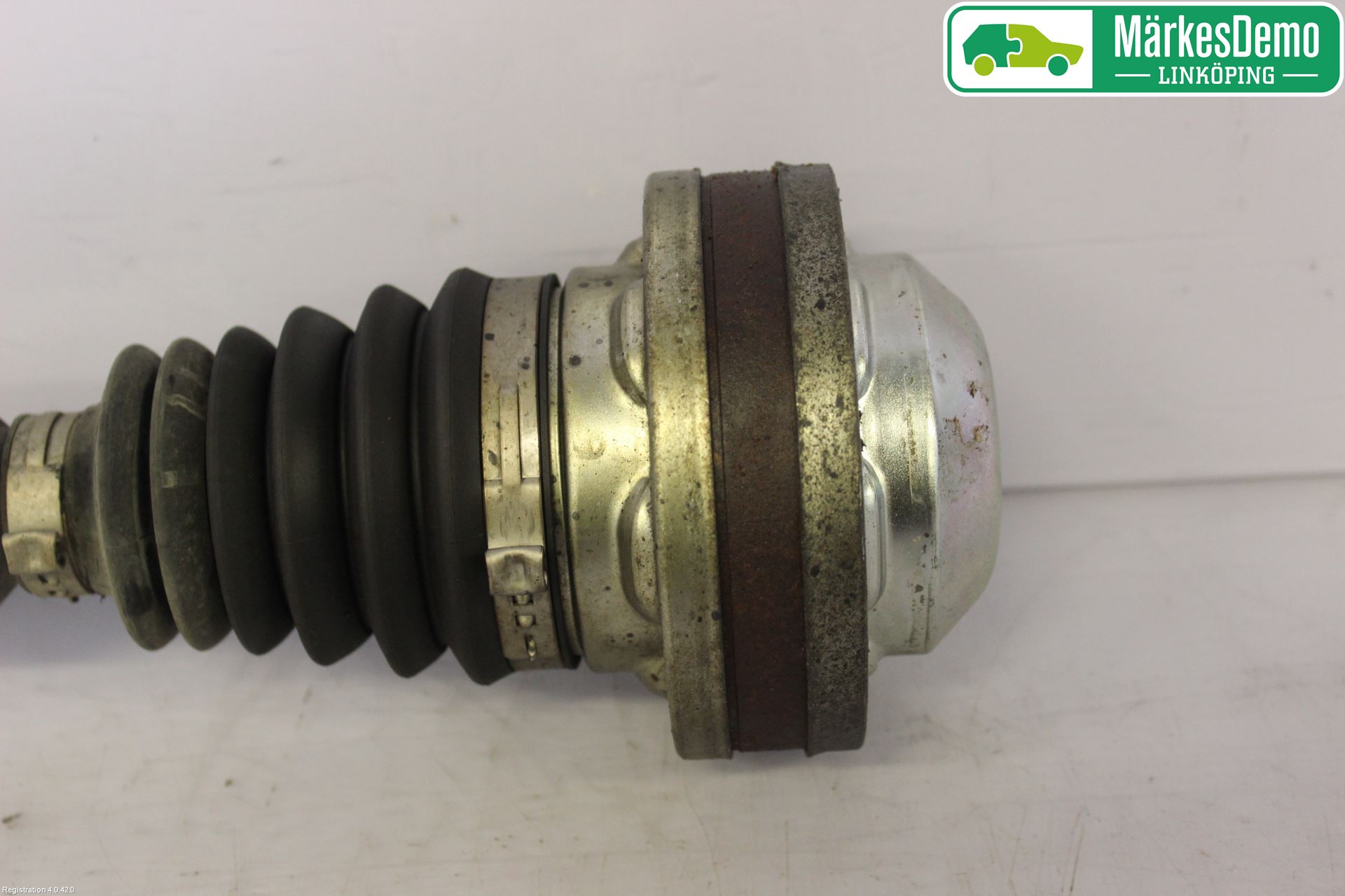 Volkswagen VW CADDY      04-10 Drivaxel Fram Höger