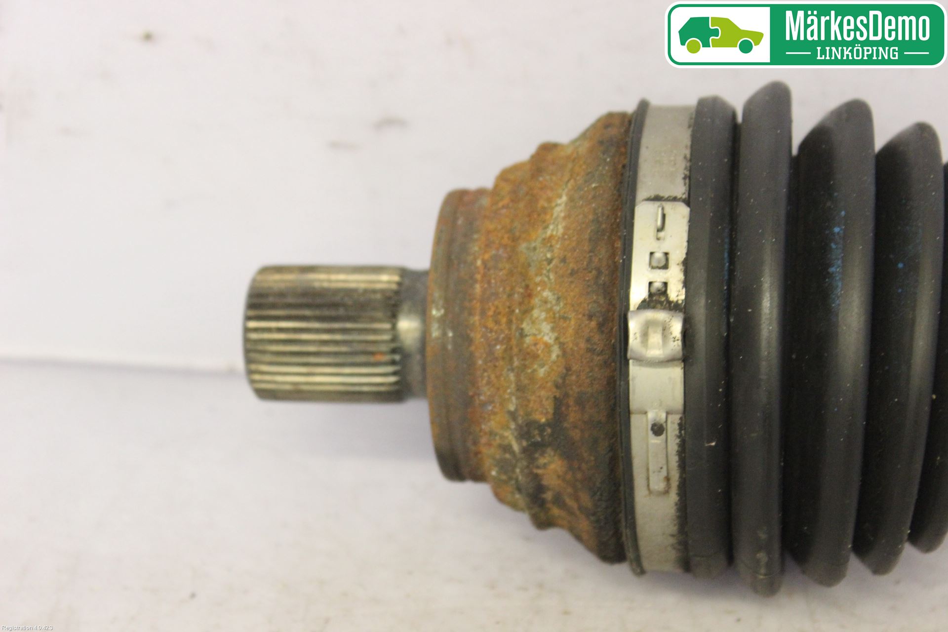 Volkswagen VW GOLF V 04-09 Drivaxel Fram Höger