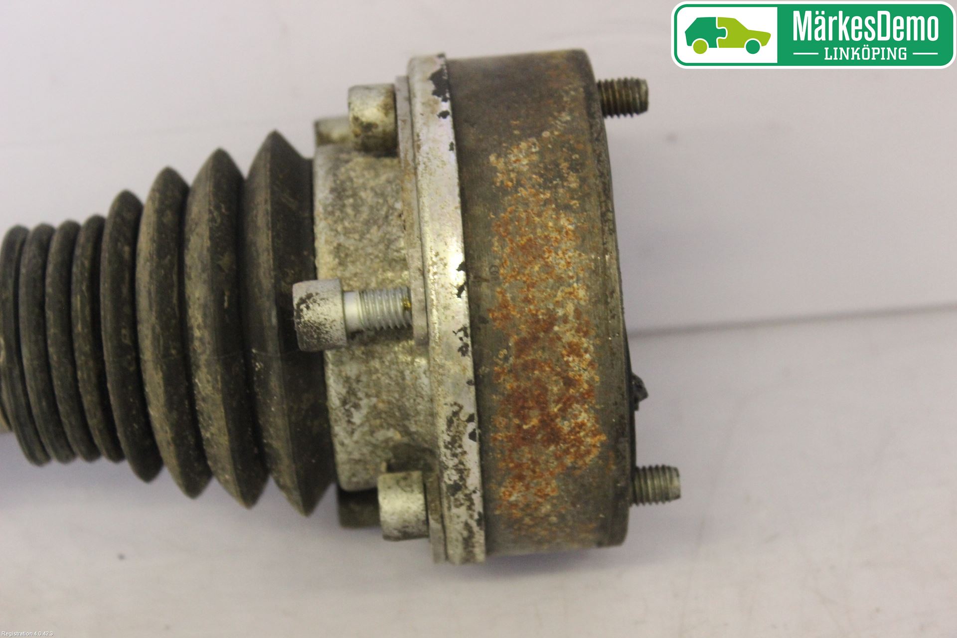Volkswagen VW GOLF V 04-09 Drivaxel Fram Höger