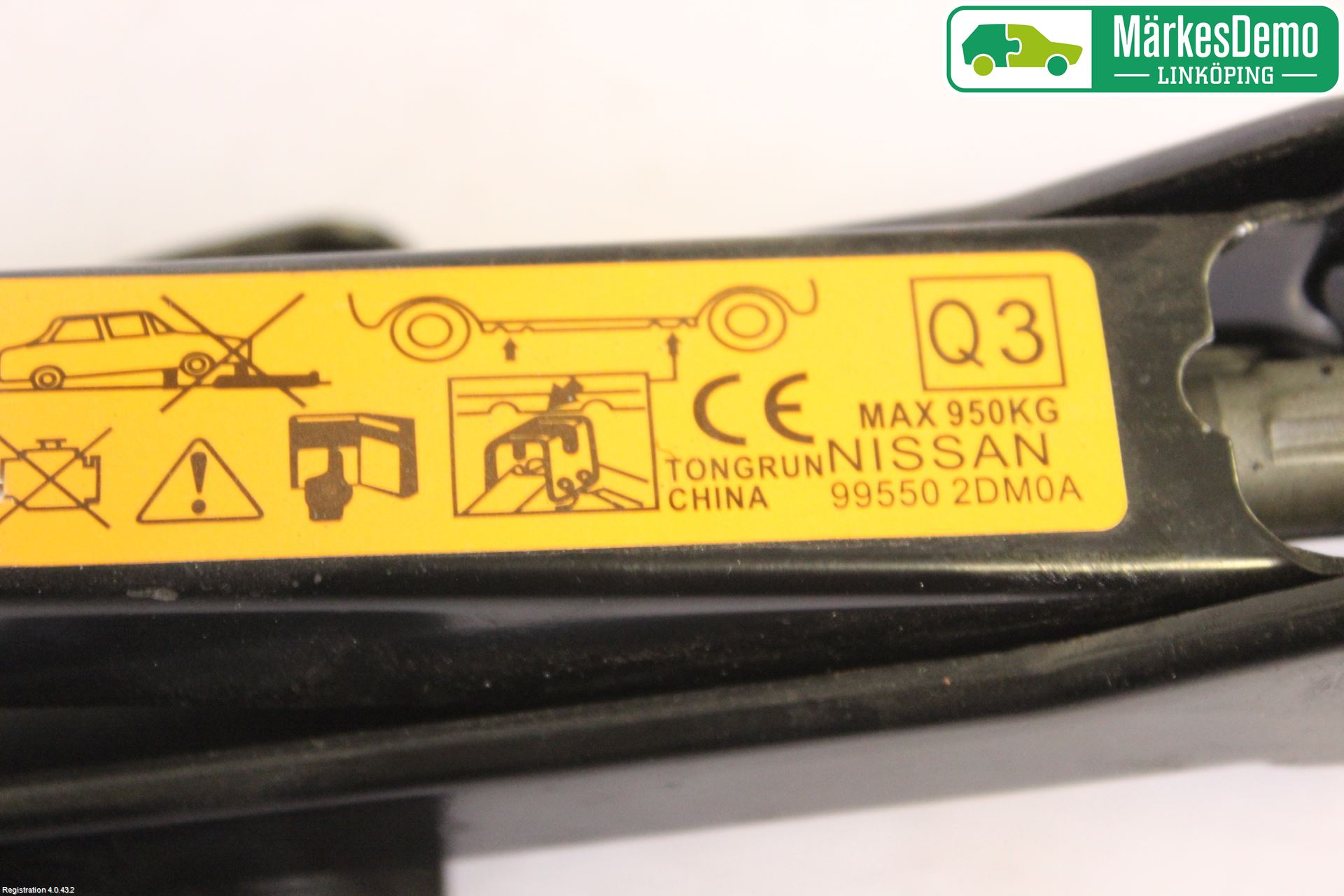 Nissan MICRA 11-16 Domkraft