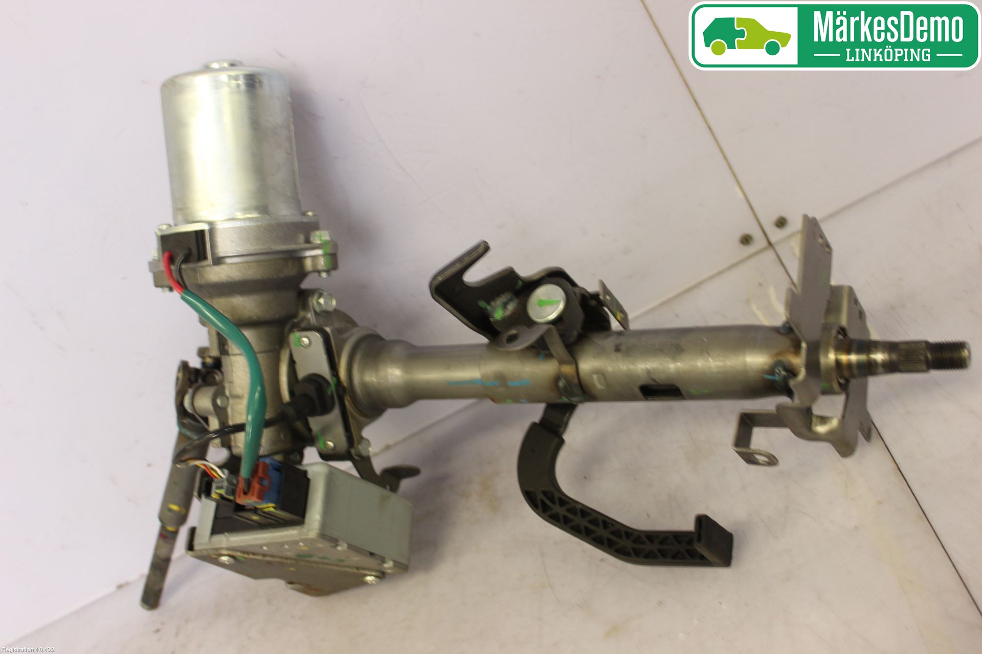 Nissan MICRA 11-16 Rattaxelagg Med Inb Servo