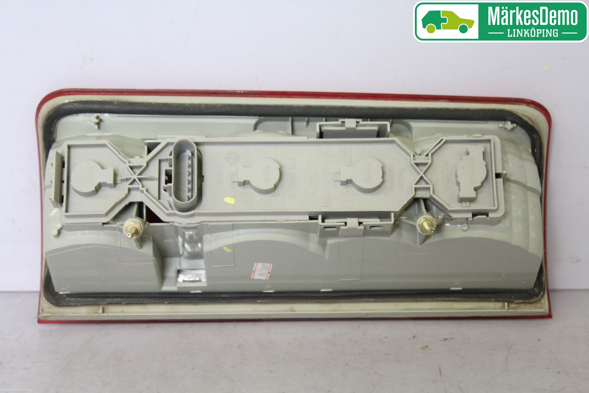 Ford TRANSIT CONNECT 03-08 Bakljus Höger