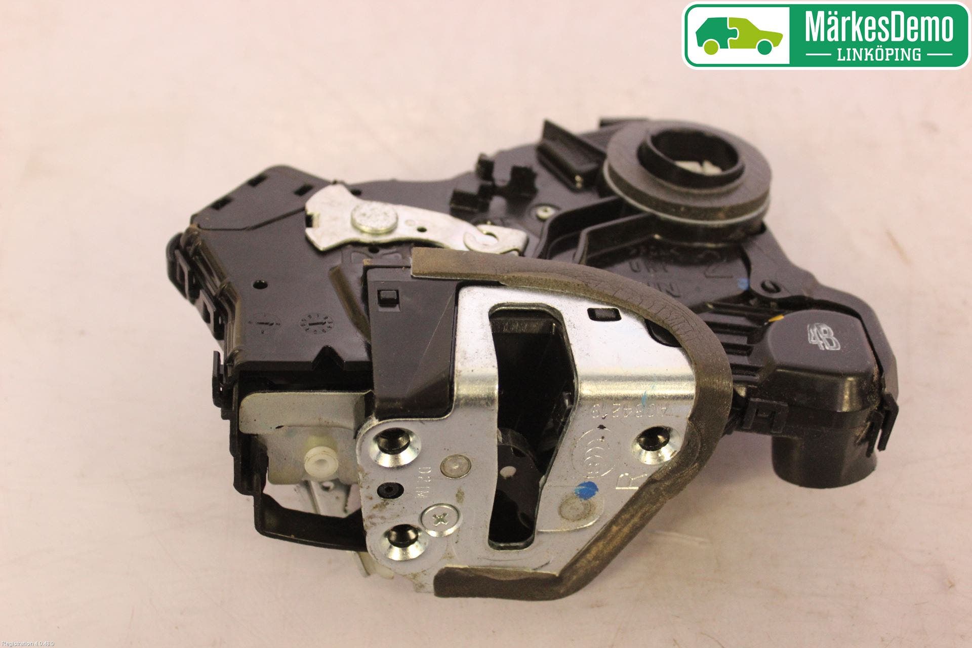 Toyota AVENSIS 09-15 Låskista-Dörrlås