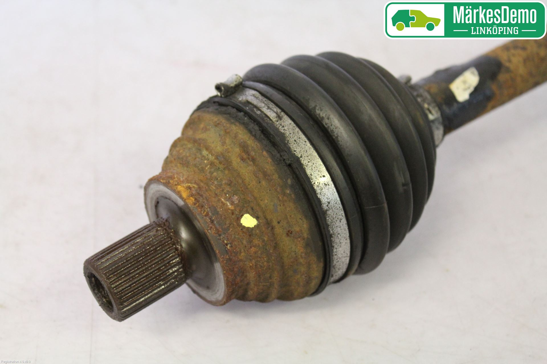 Volkswagen VW PASSAT 05-11 Drivaxel Fram Vänster