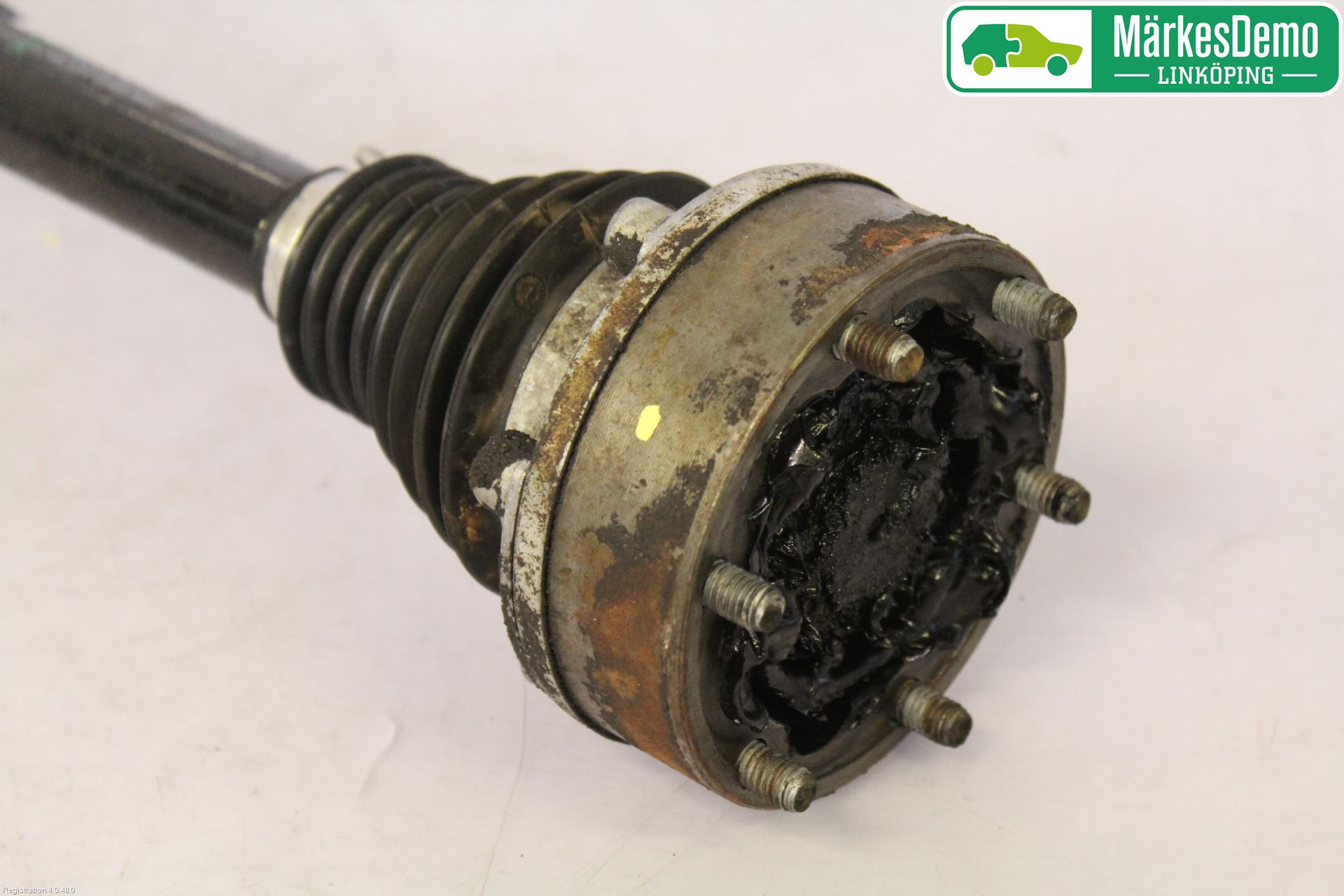 Volkswagen VW PASSAT 05-11 Drivaxel Fram Vänster