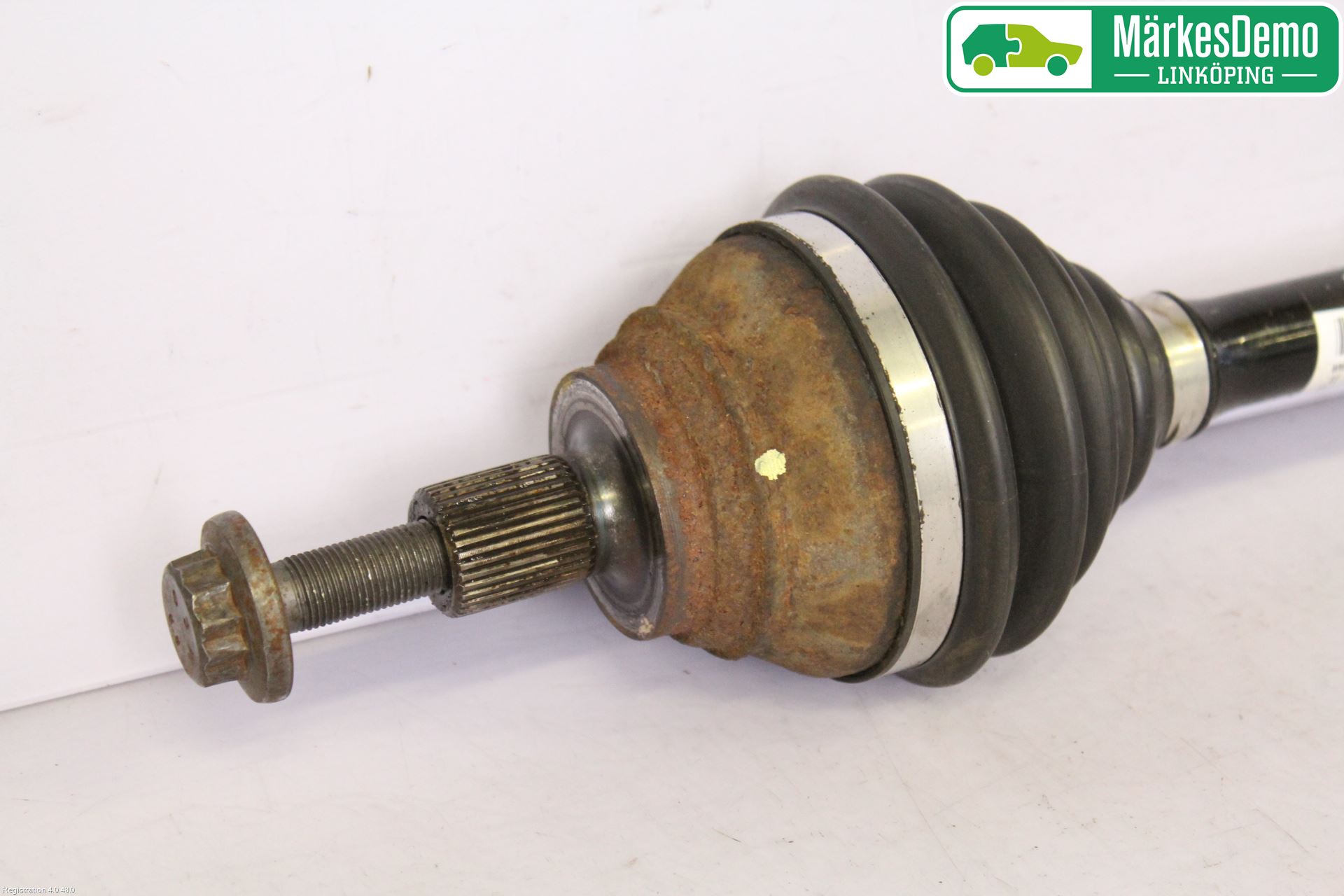 Volkswagen VW PASSAT 11-14 Drivaxel Fram Vänster