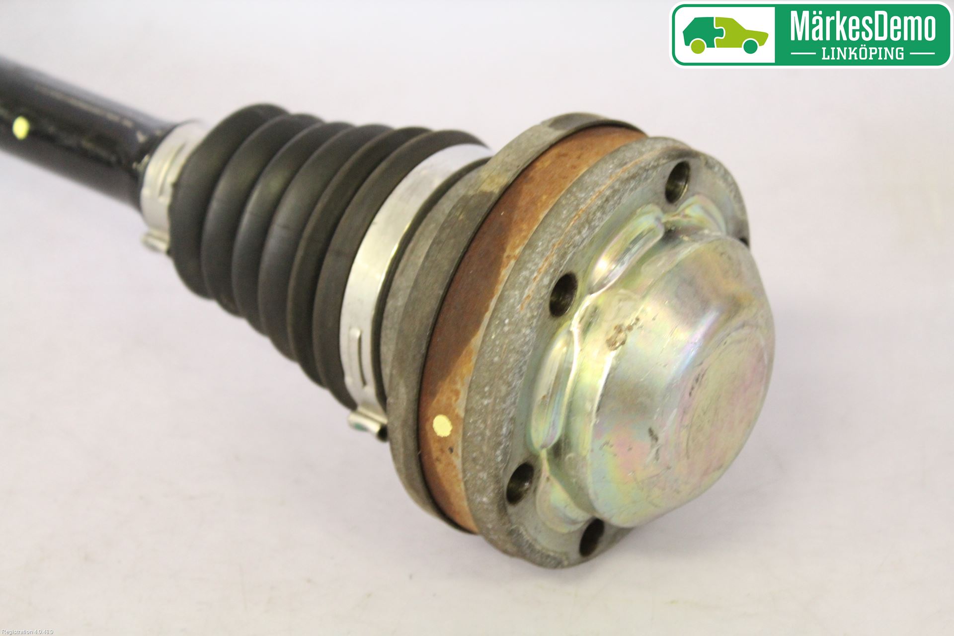 Volkswagen VW PASSAT 11-14 Drivaxel Fram Vänster