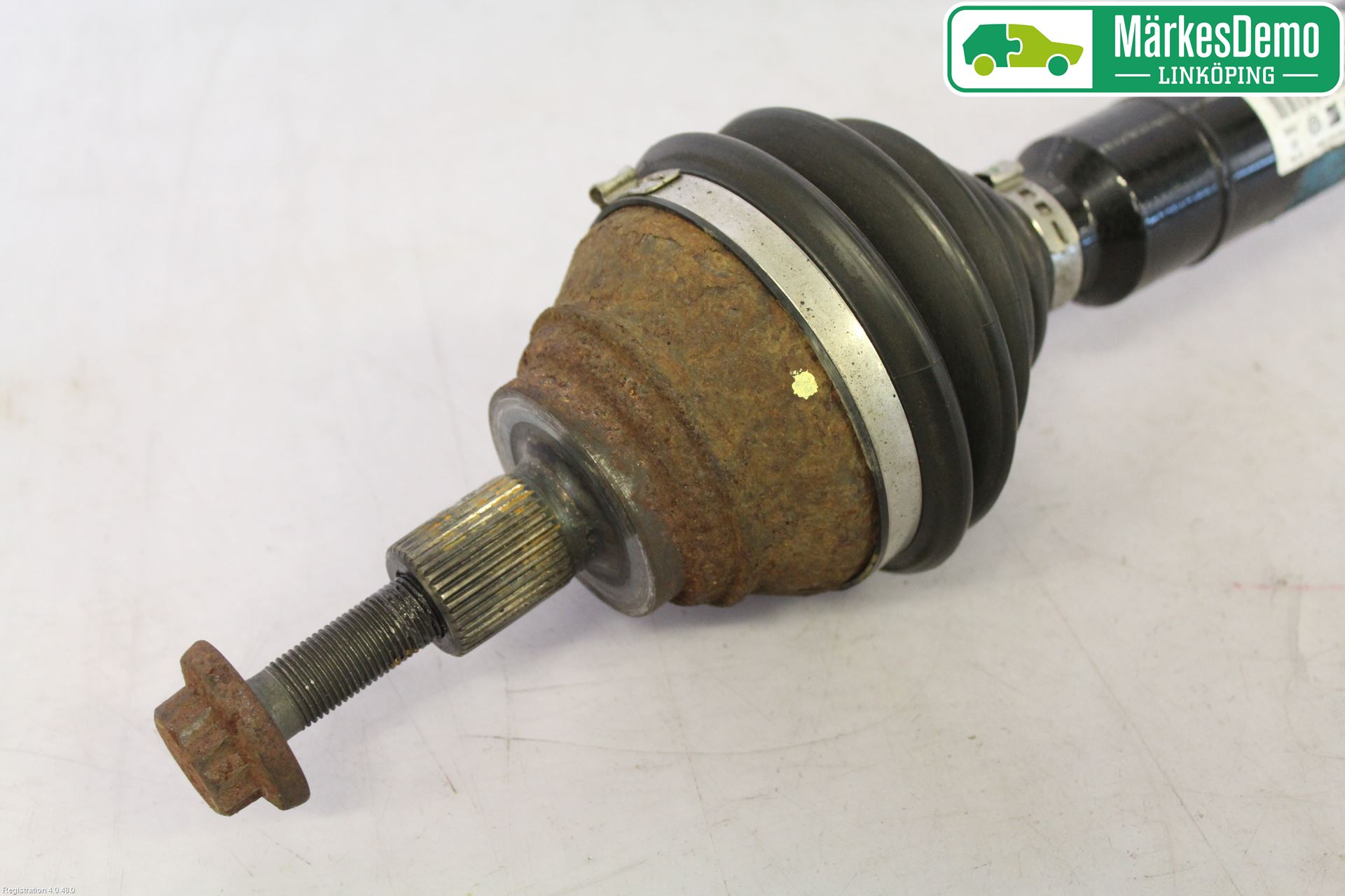 Volkswagen VW PASSAT 11-14 Drivaxel Fram Höger