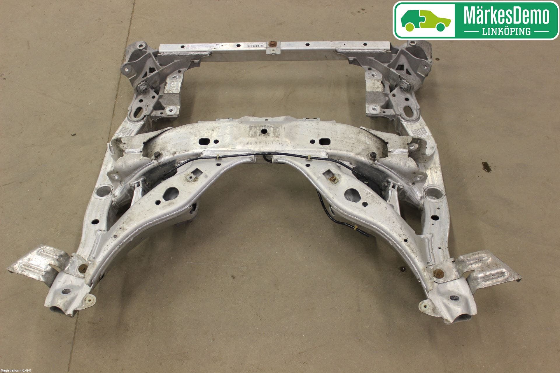 BMW 5 F10/F11/F18 09-17 Framvagnsbalk