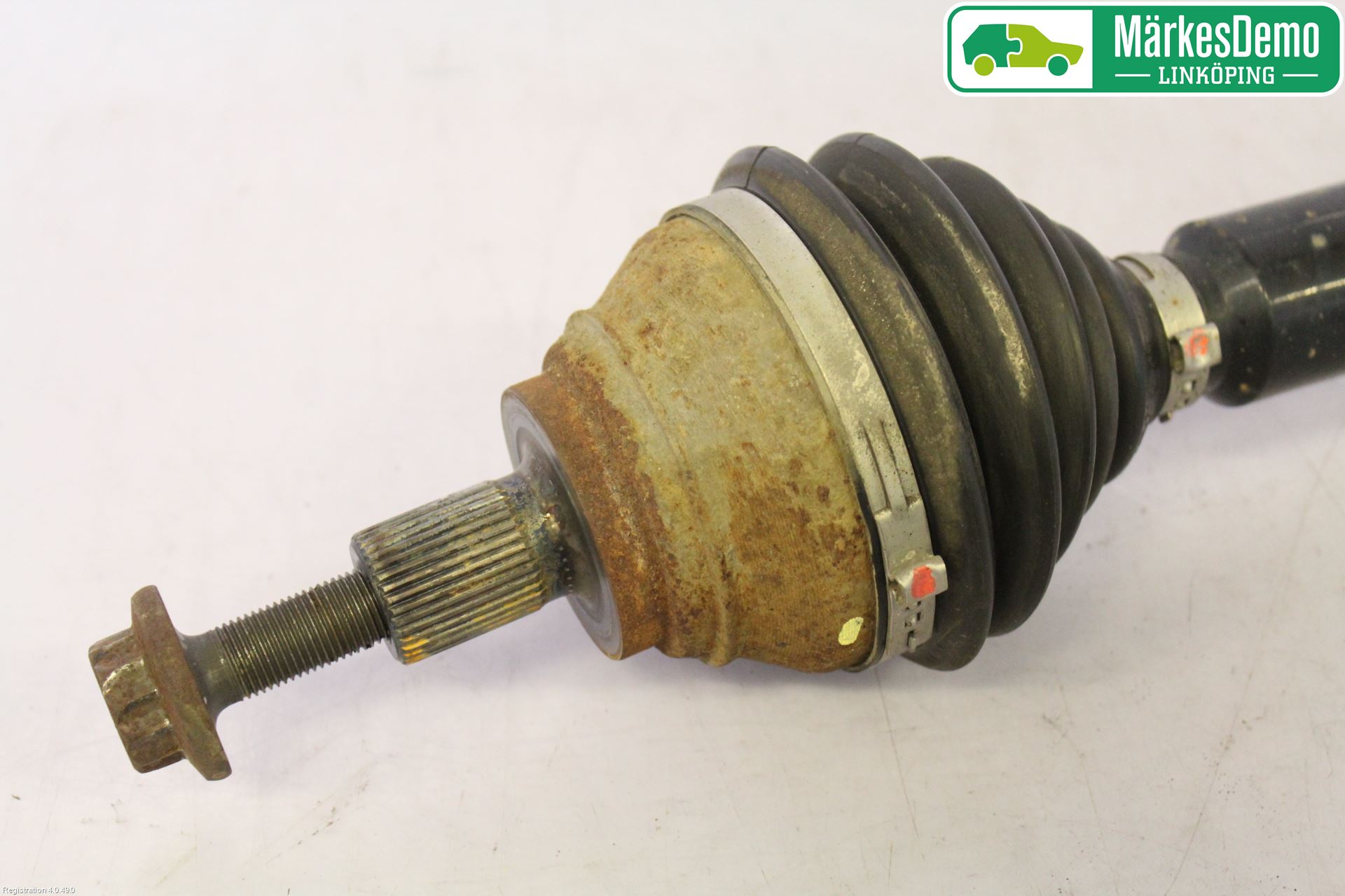Volkswagen VW CADDY 11-15 Drivaxel Fram Höger