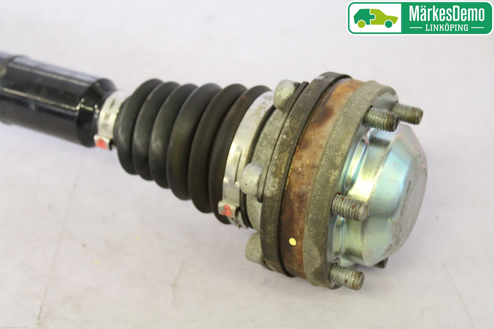 Volkswagen VW CADDY 11-15 Drivaxel Fram Höger