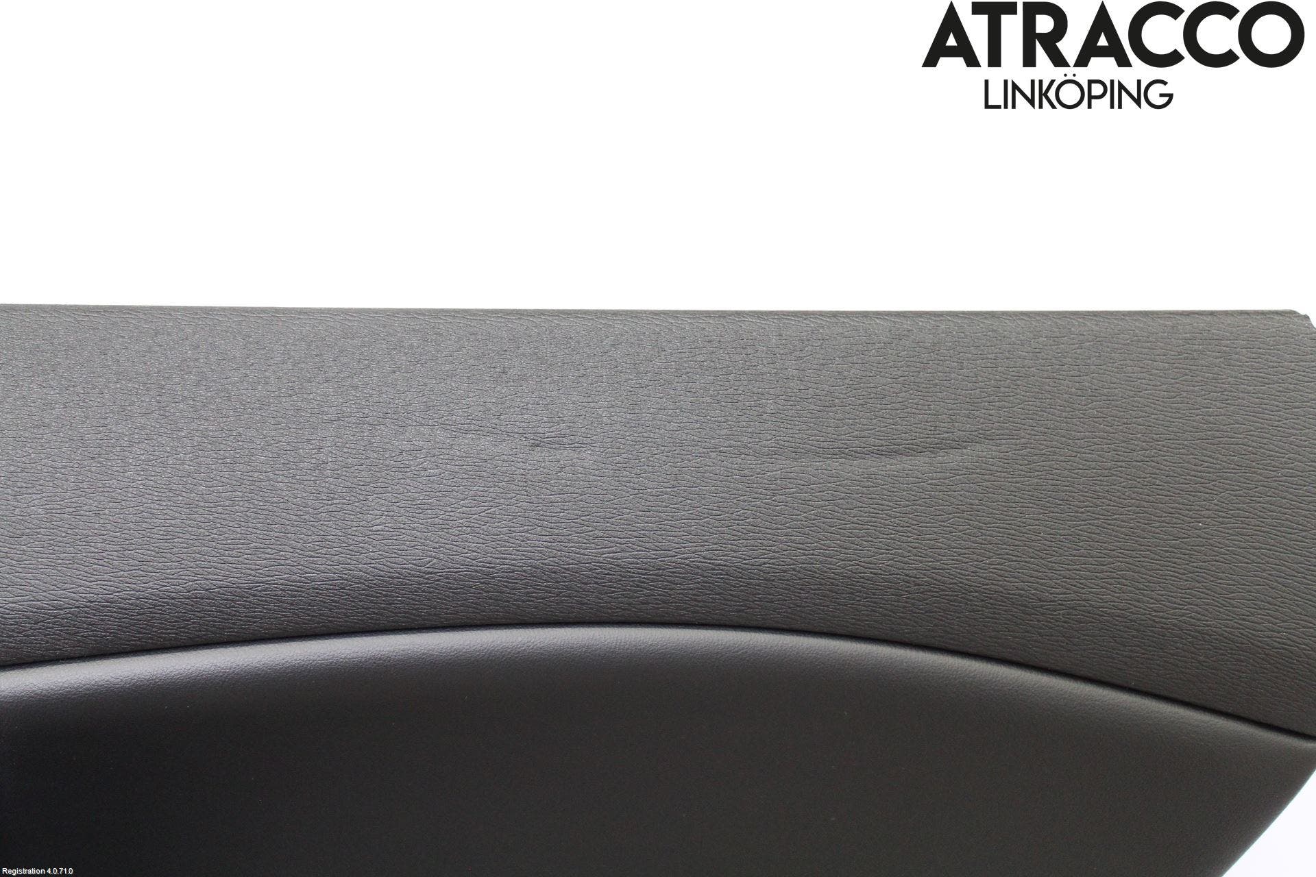 Volvo V40 12-19 Dörrklädsel Hö