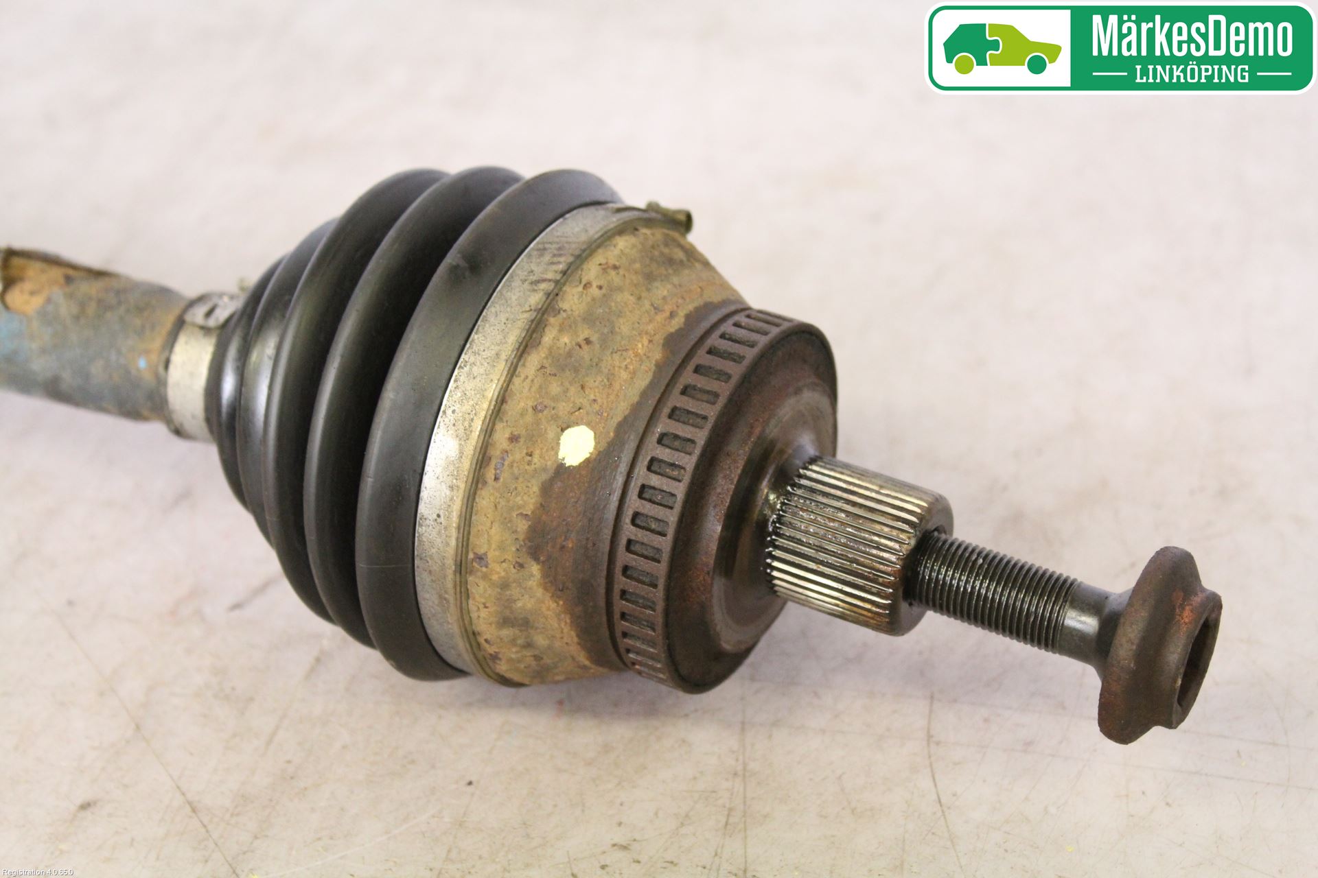 Audi A4/S4 05-07 Drivaxel Fram Höger