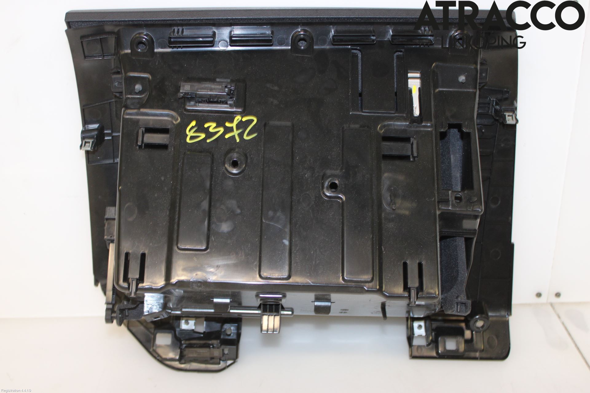 Volvo XC60 18- Handskfack