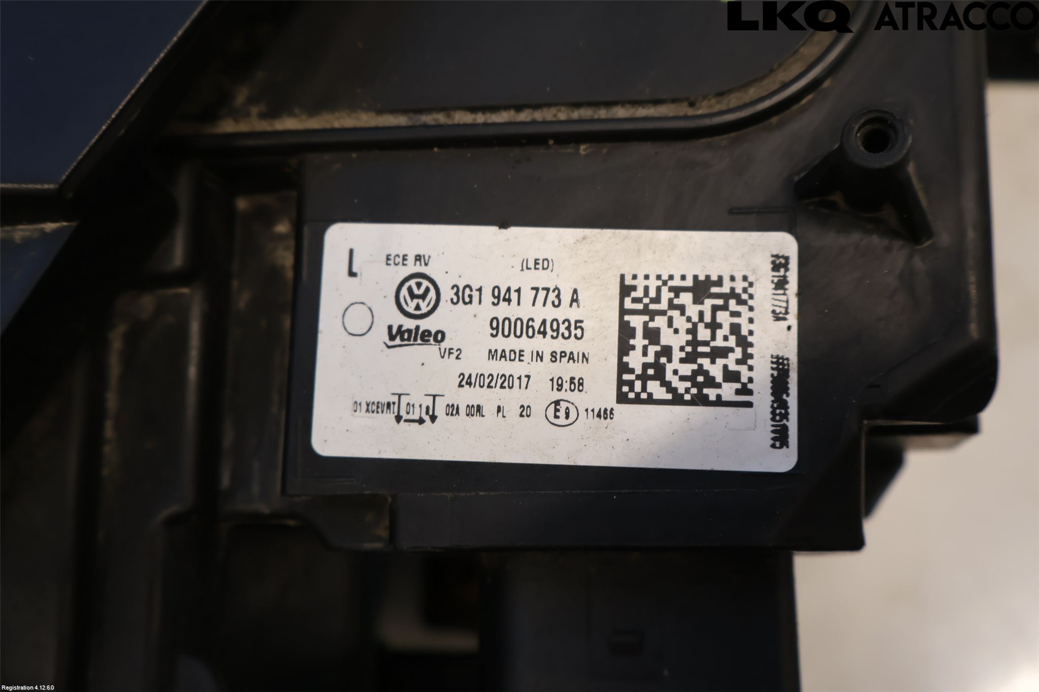 Volkswagen VW PASSAT 15-19 Strålkastare Vänster