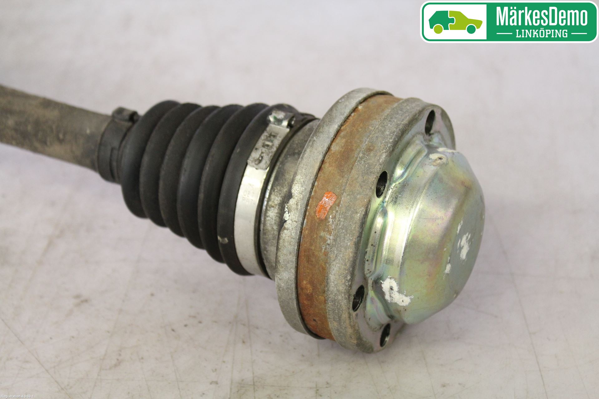 Volkswagen VW POLO 10-17 Drivaxel Fram Vänster