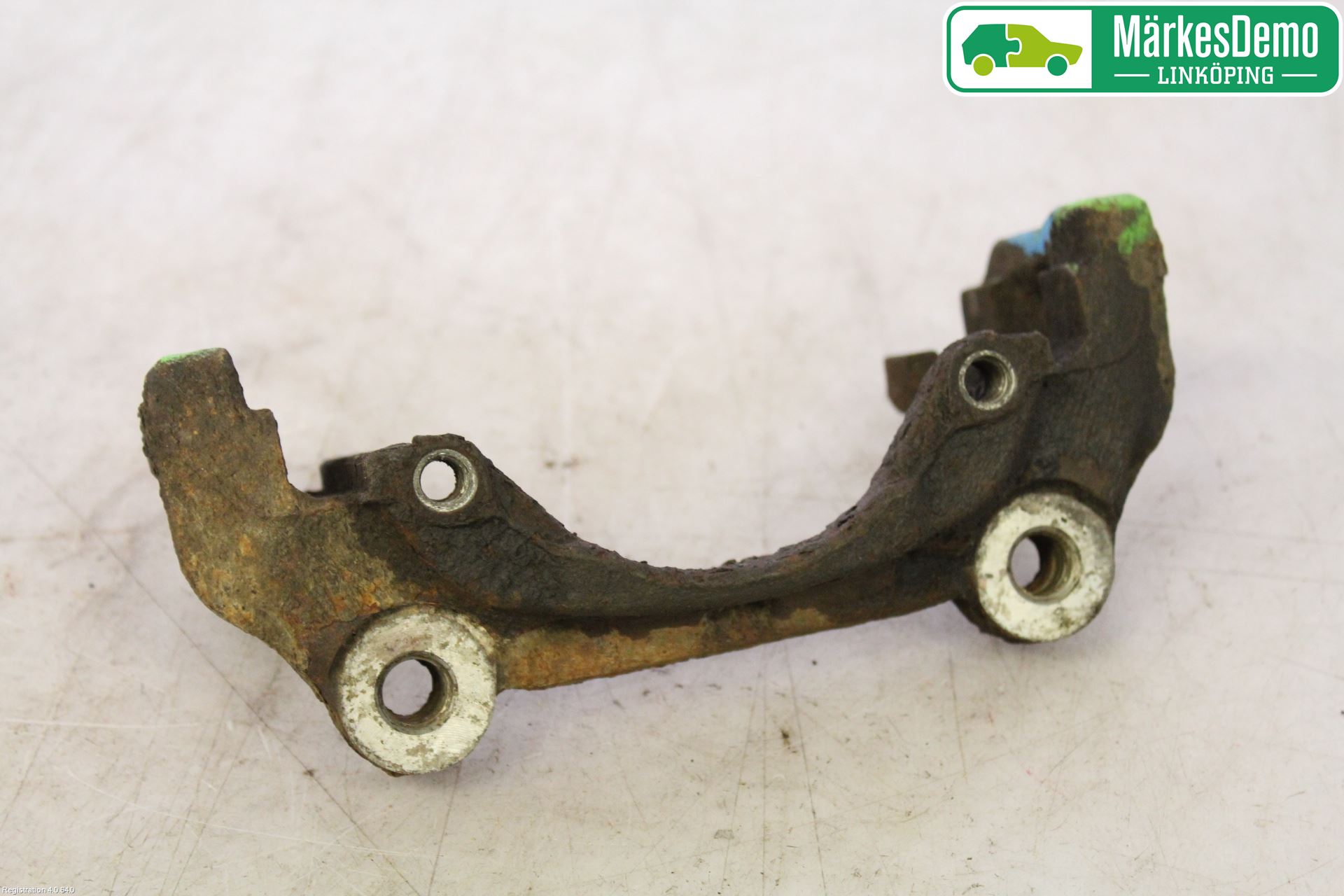 Saab 9-3 VER 2 Bromsokshållare