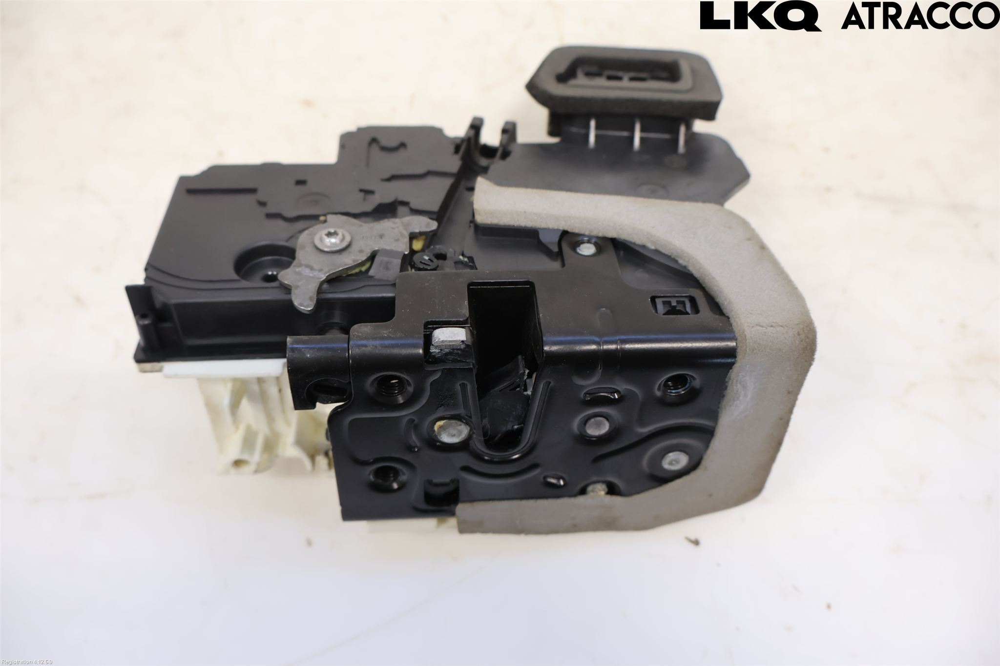 Audi A6 F2/C8 19- Låskista-Dörrlås