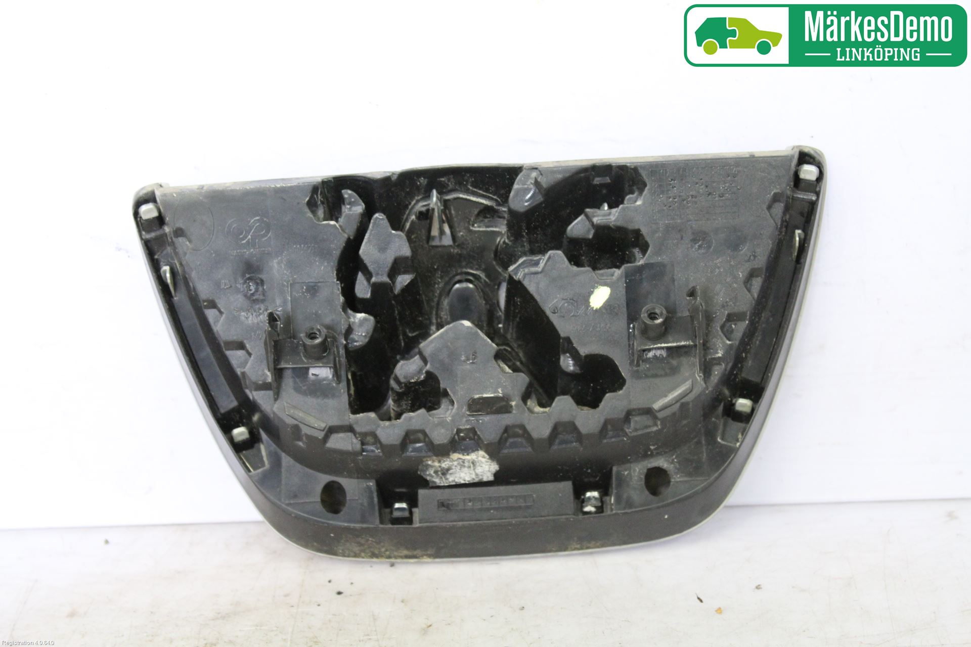 Peugeot PARTNER 08-15 Grilldel Mitt