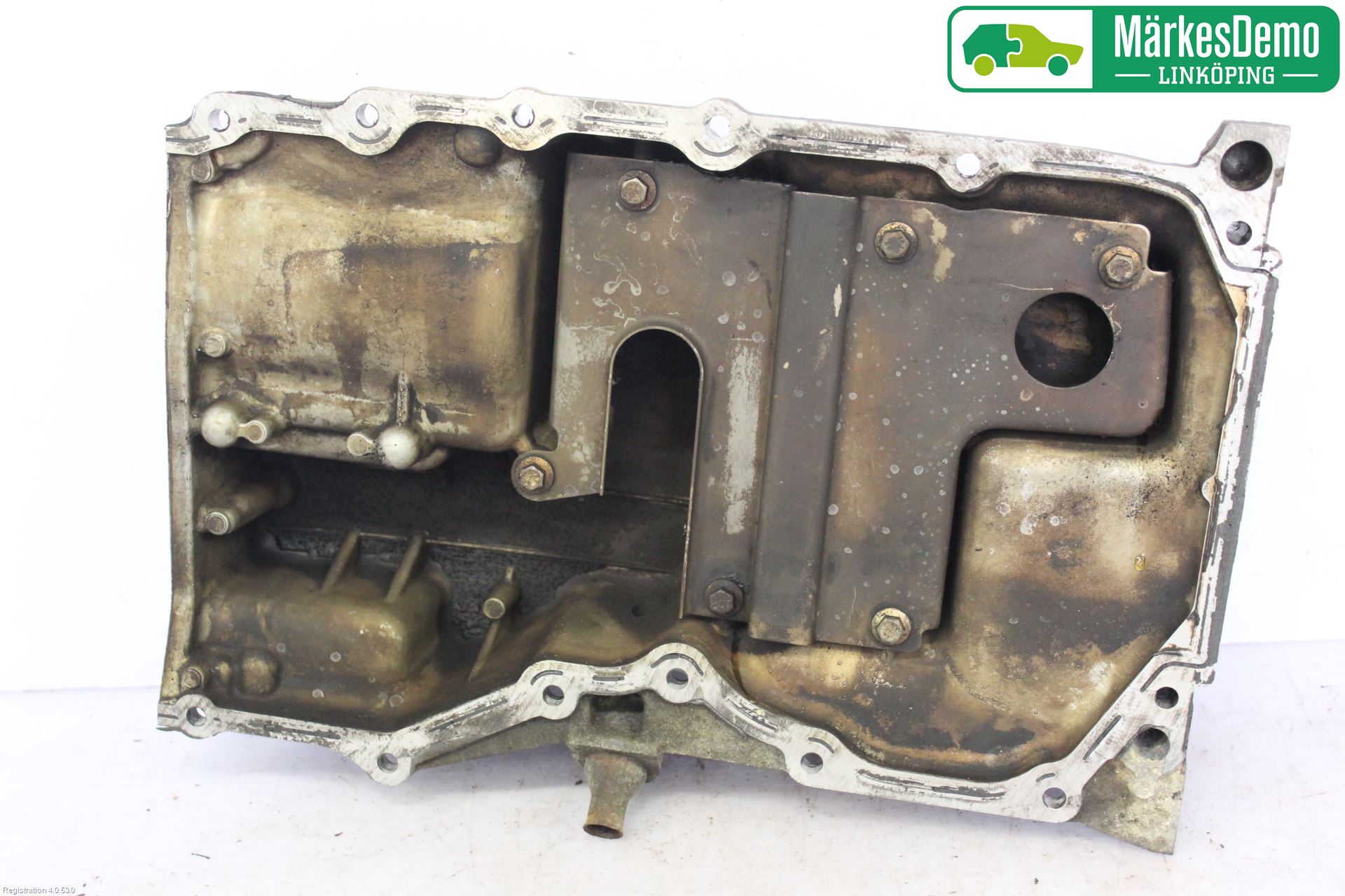 Ford FOCUS     04-07 Oljetråg