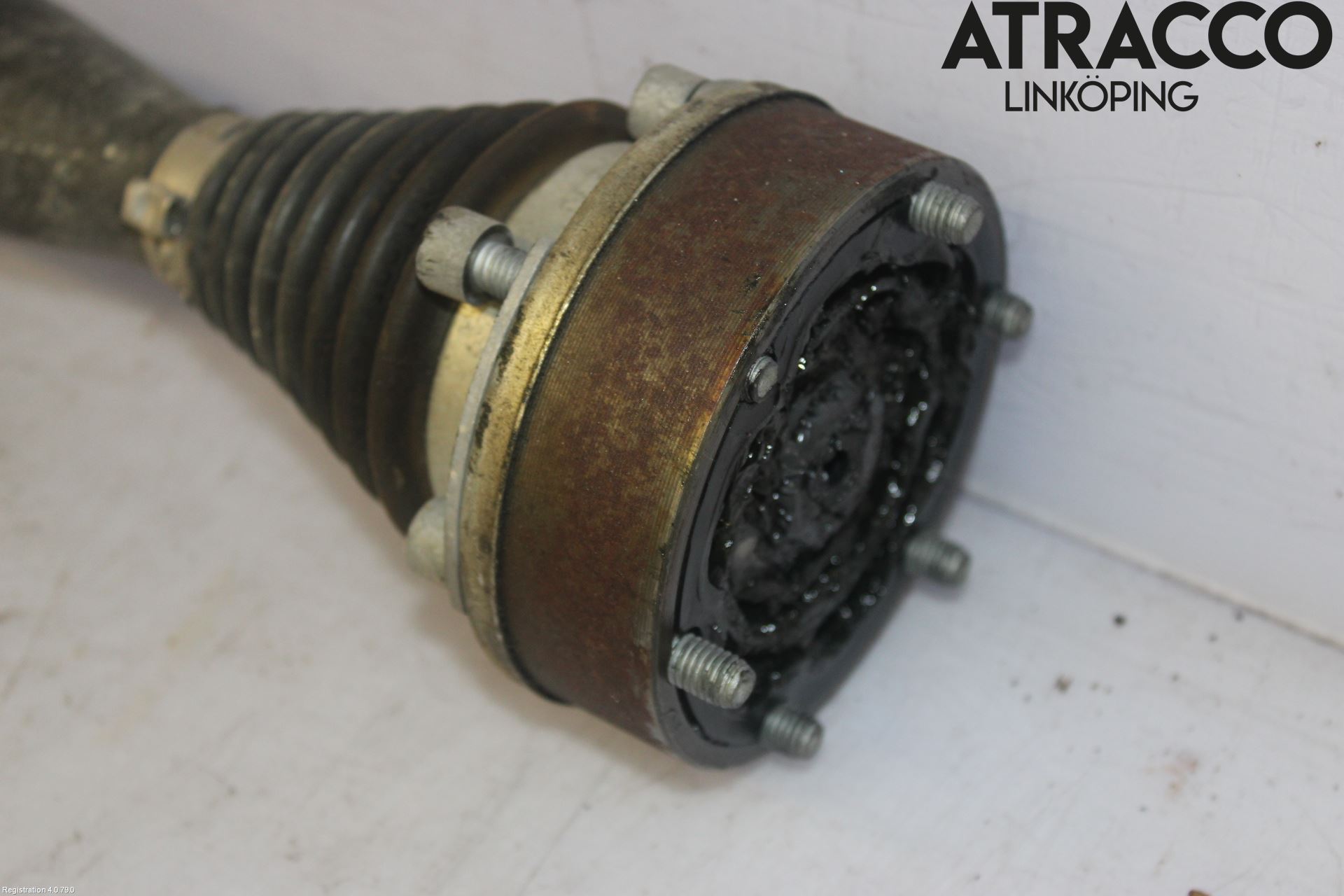 Volkswagen VW POLO 10-17 Drivaxel Fram Höger