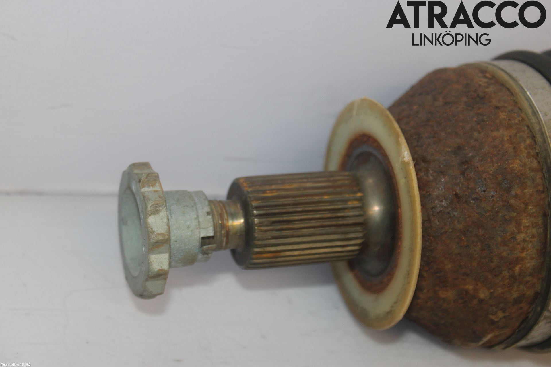 Volkswagen VW POLO 10-17 Drivaxel Fram Höger