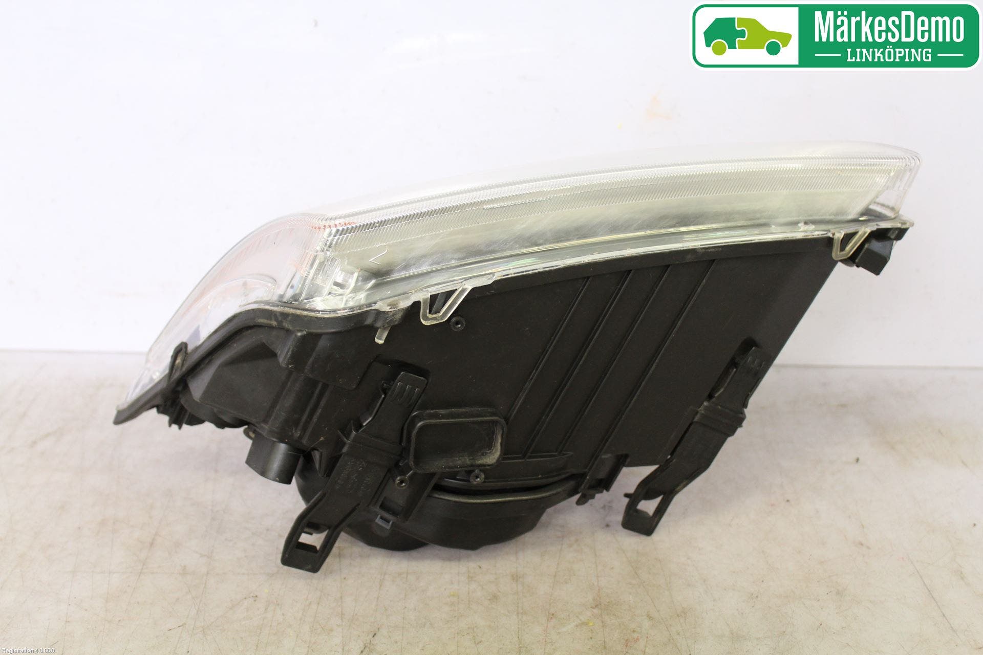 Ford FOCUS 04-07 Strålkastare Höger