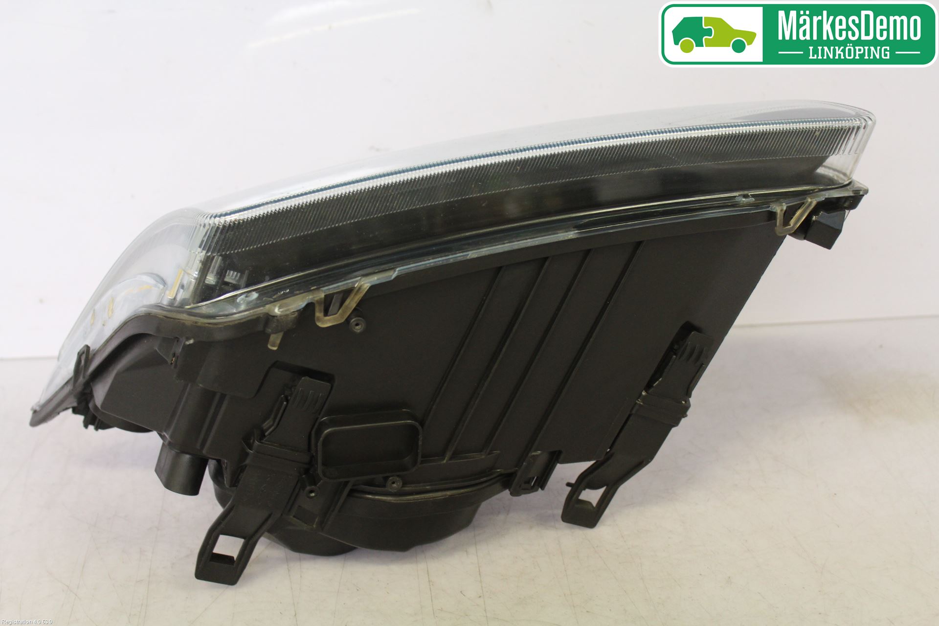 Ford FOCUS     04-07 Strålkastare Höger