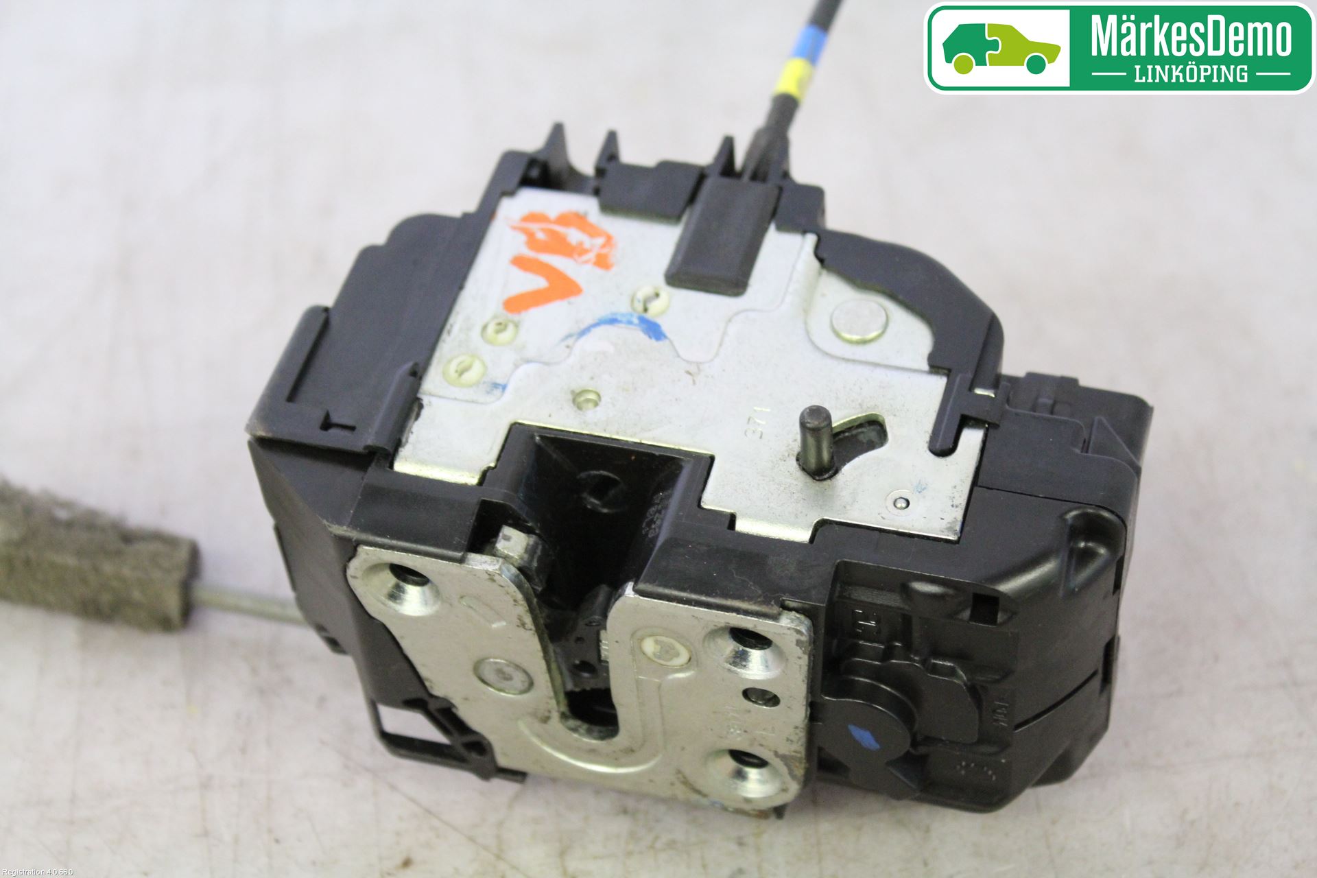 Nissan NOTE E11 06-14 Låskista-Dörrlås