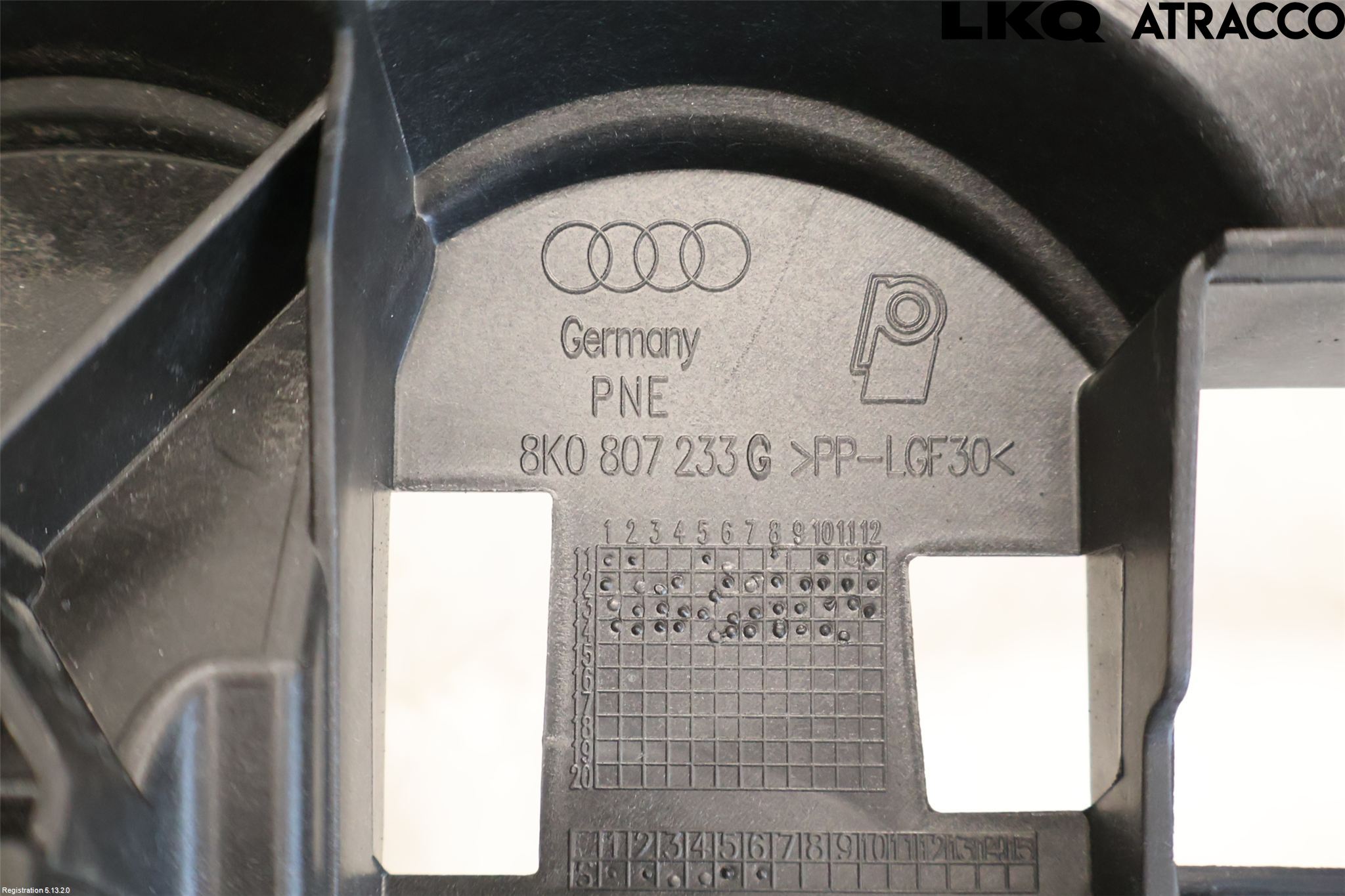 Audi A4 12-15 Grilldel Mitt