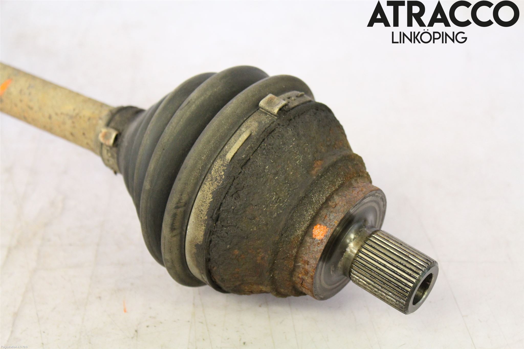 Volkswagen VW PASSAT 11-14 Drivaxel Fram Vänster